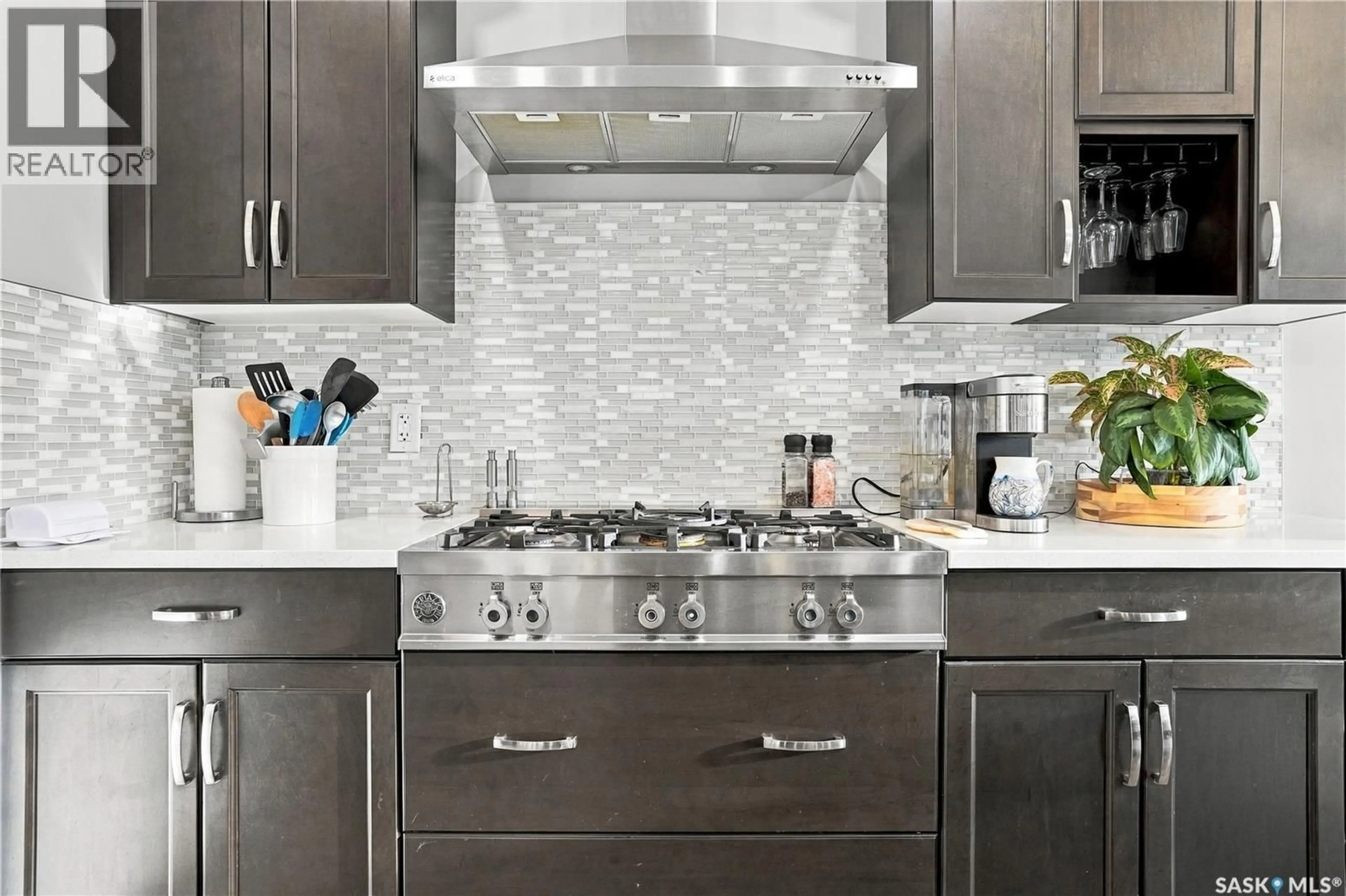 Contemporary kitchen, ceramic/tile floor for 8113 BARLEY CRESCENT, Regina Saskatchewan S4Y0E7