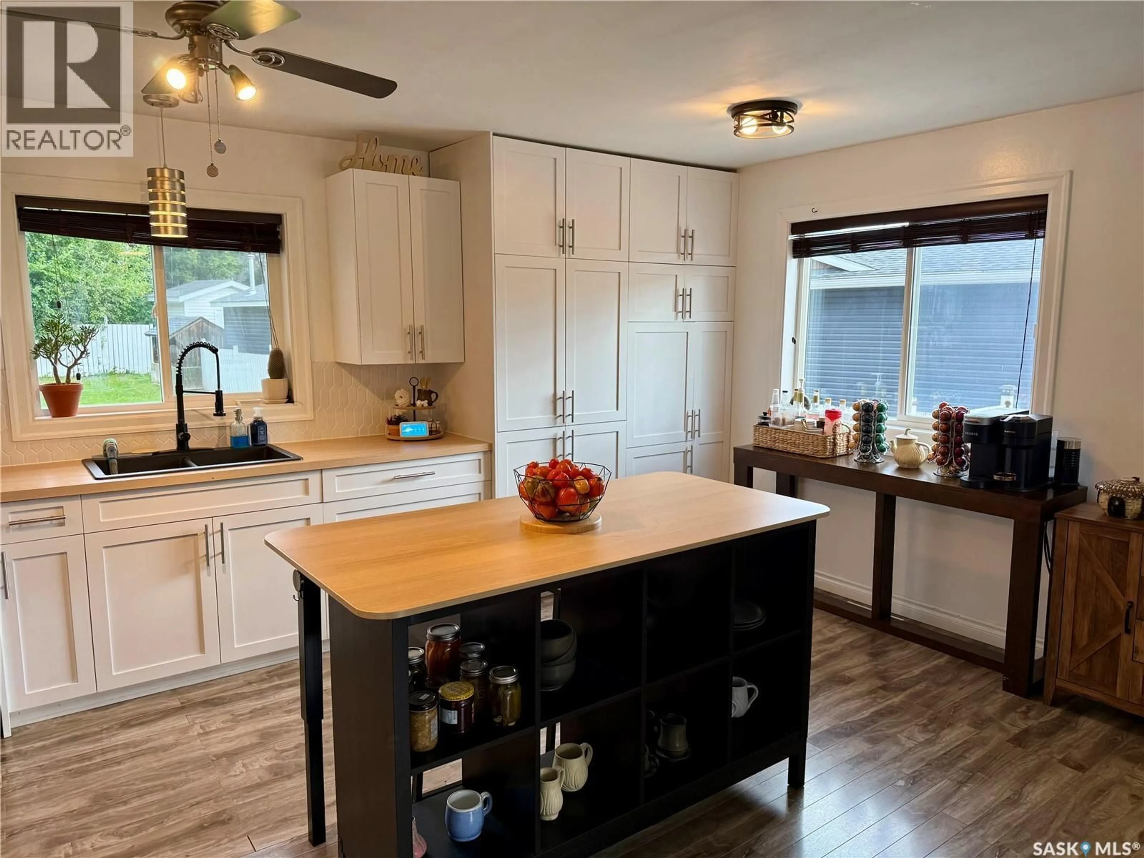 Open concept kitchen, unknown for E - 105 5TH STREET, Nipawin Saskatchewan S0E1E0