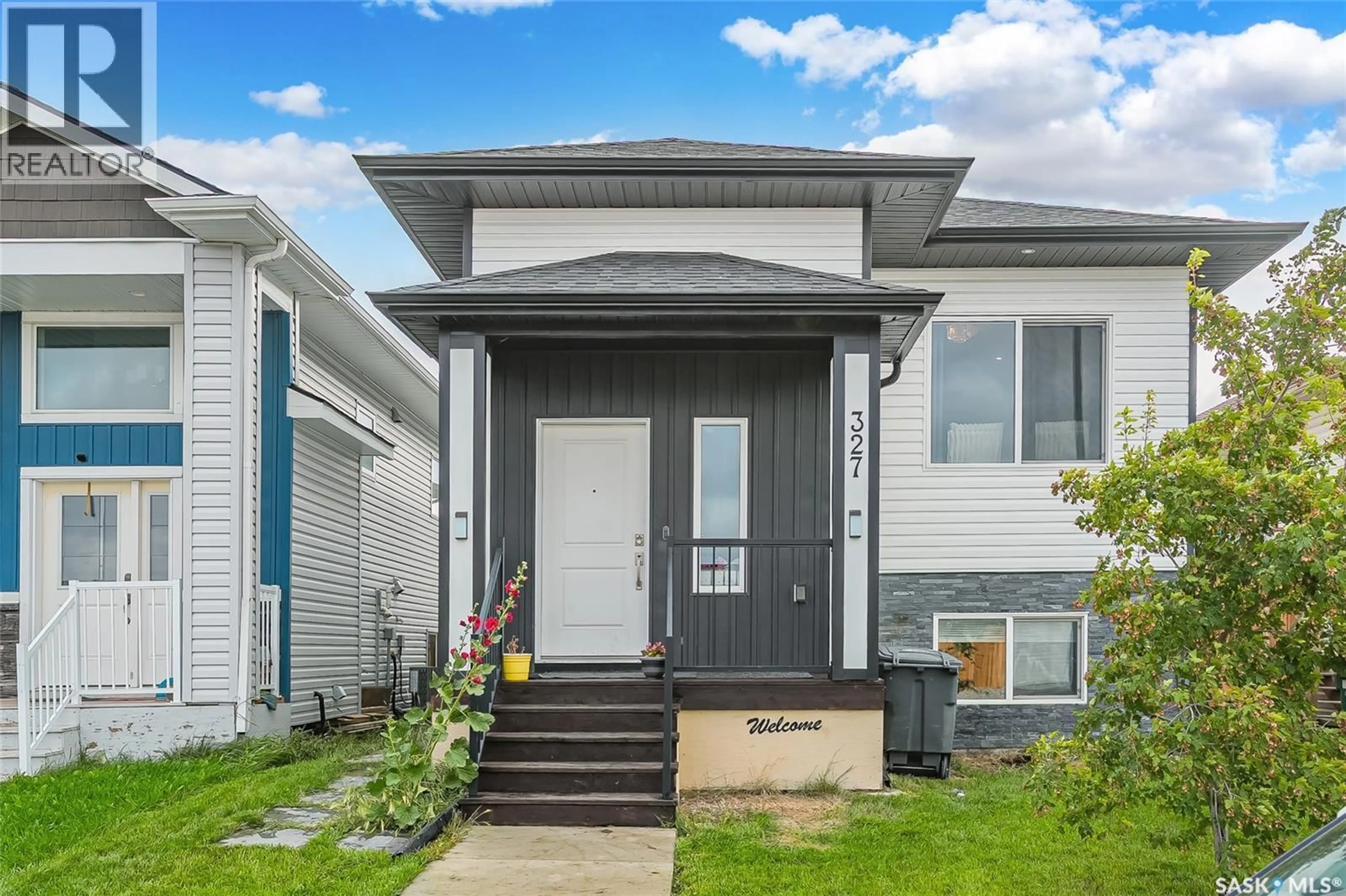 Home with vinyl exterior material, street for 327 MCARTHUR CRESCENT, Saskatoon Saskatchewan S7L6X2