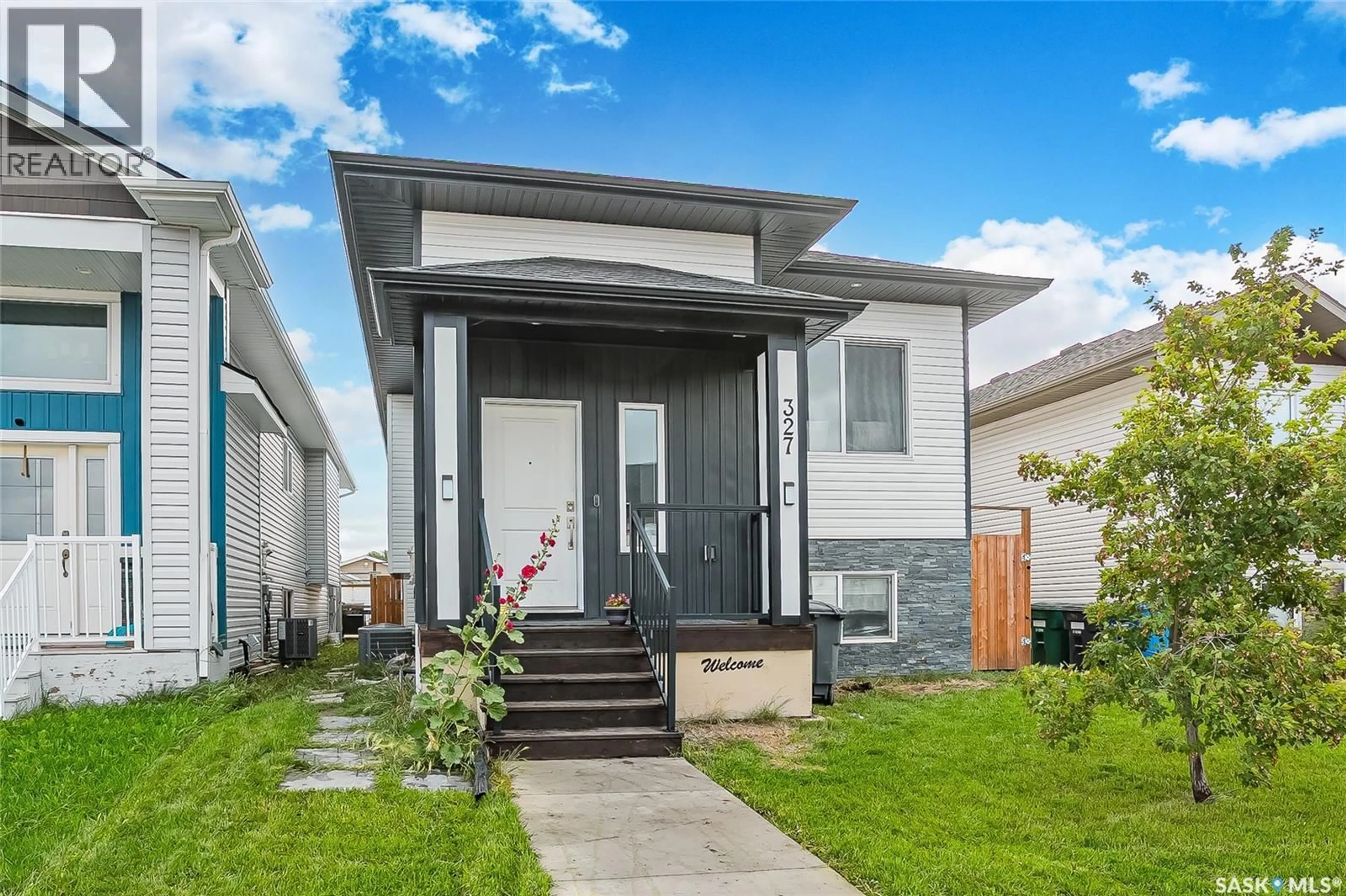 Home with vinyl exterior material, street for 327 MCARTHUR CRESCENT, Saskatoon Saskatchewan S7L6X2