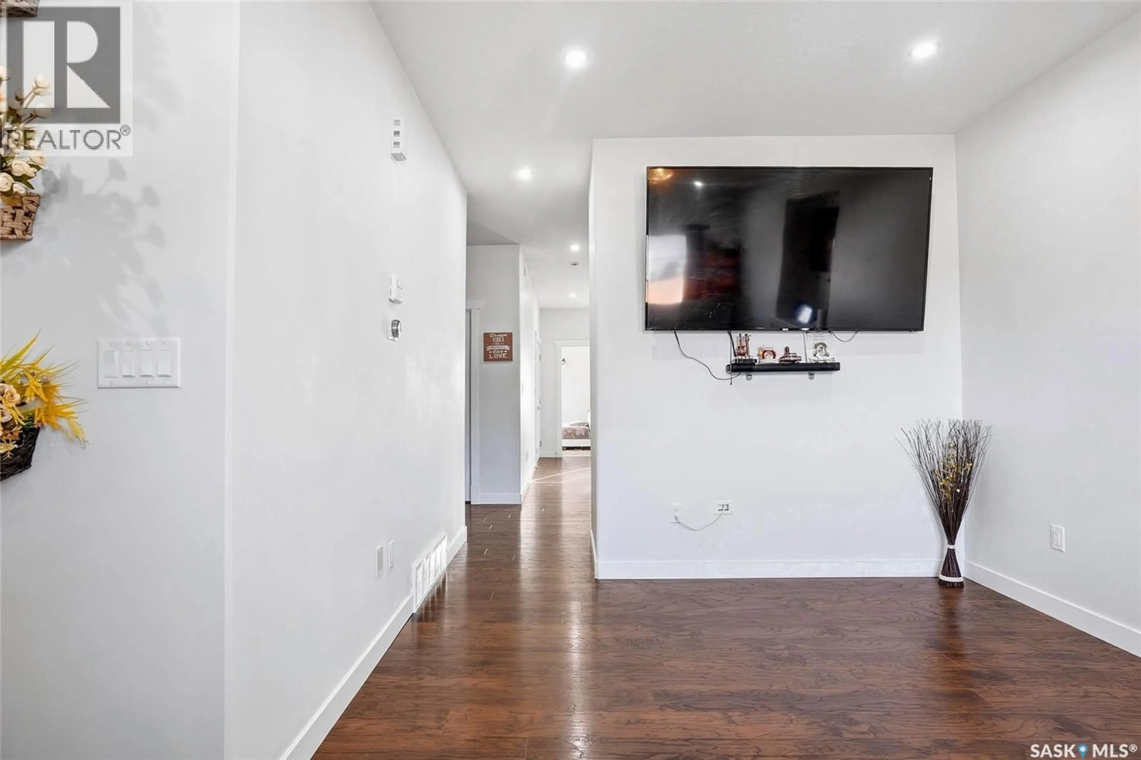 Unknown for 327 MCARTHUR CRESCENT, Saskatoon Saskatchewan S7L6X2