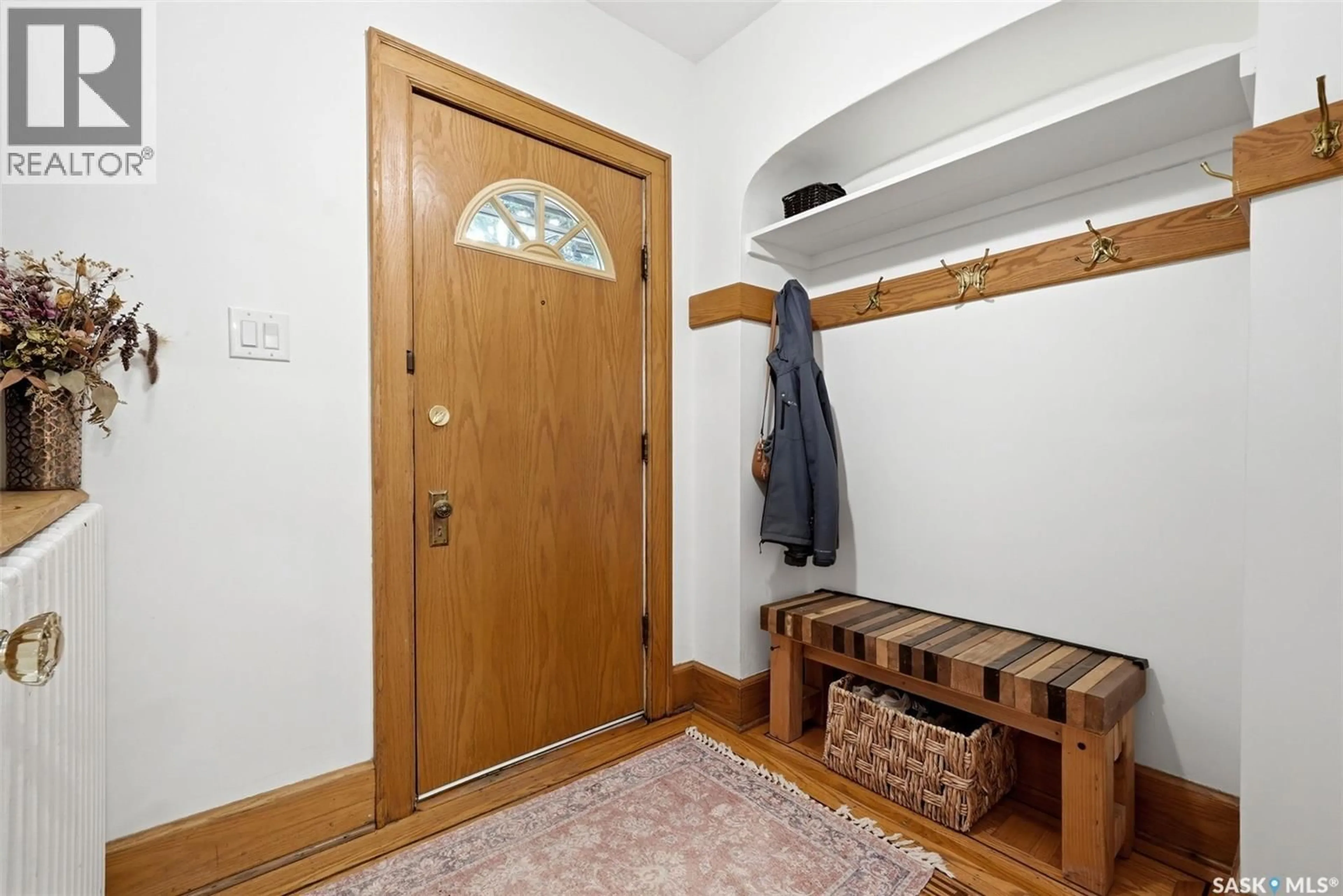 Indoor entryway for 2918 RAE STREET, Regina Saskatchewan S4S1R5