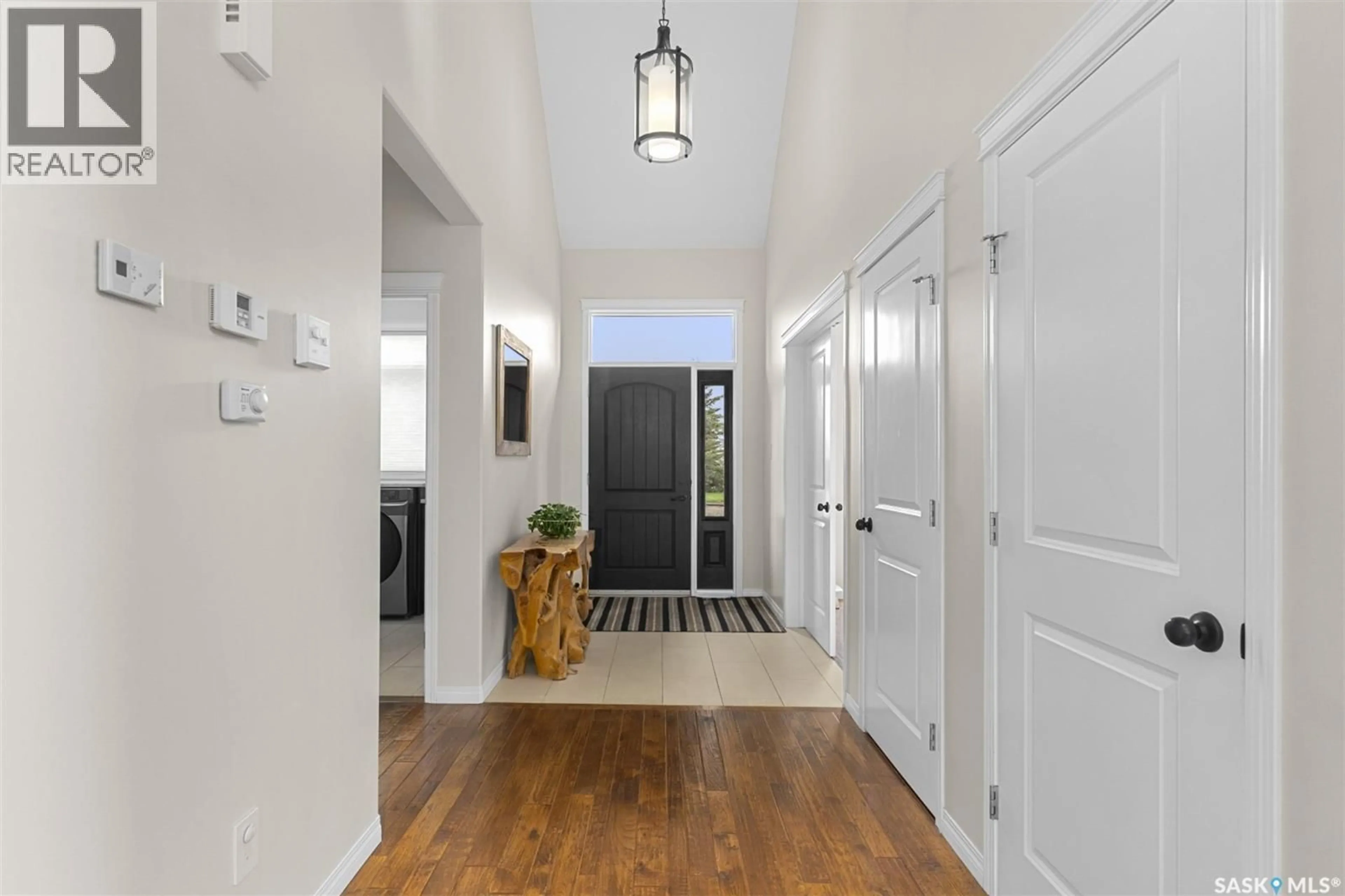 Indoor entryway for 4.25 ACRE GRUENTHAL PRIVATE ESTATE, Rosthern Rm No. 403 Saskatchewan S0K3R0