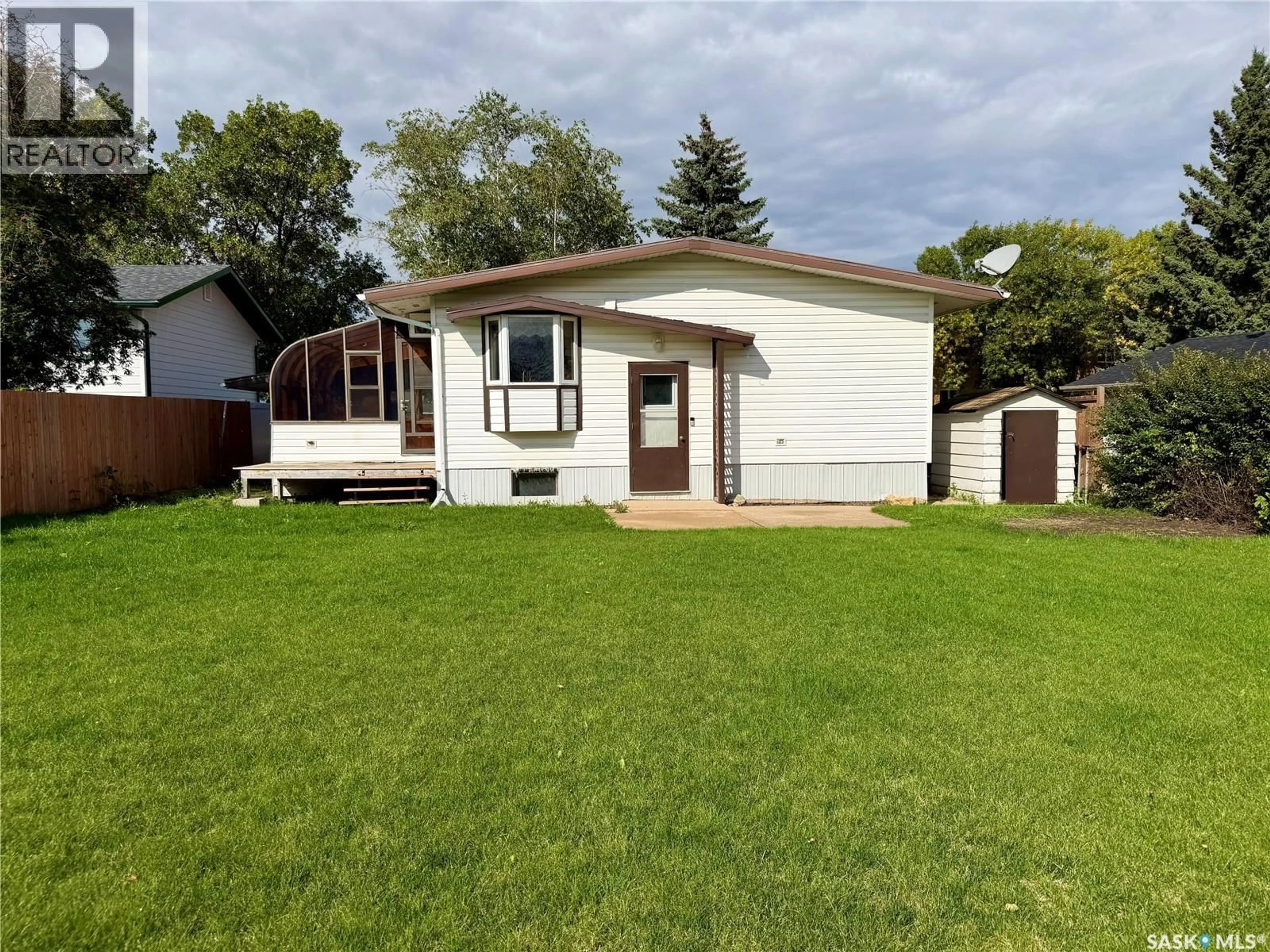 Home with vinyl exterior material, street for 516 SCOTIA STREET, Melfort Saskatchewan S0E1A0