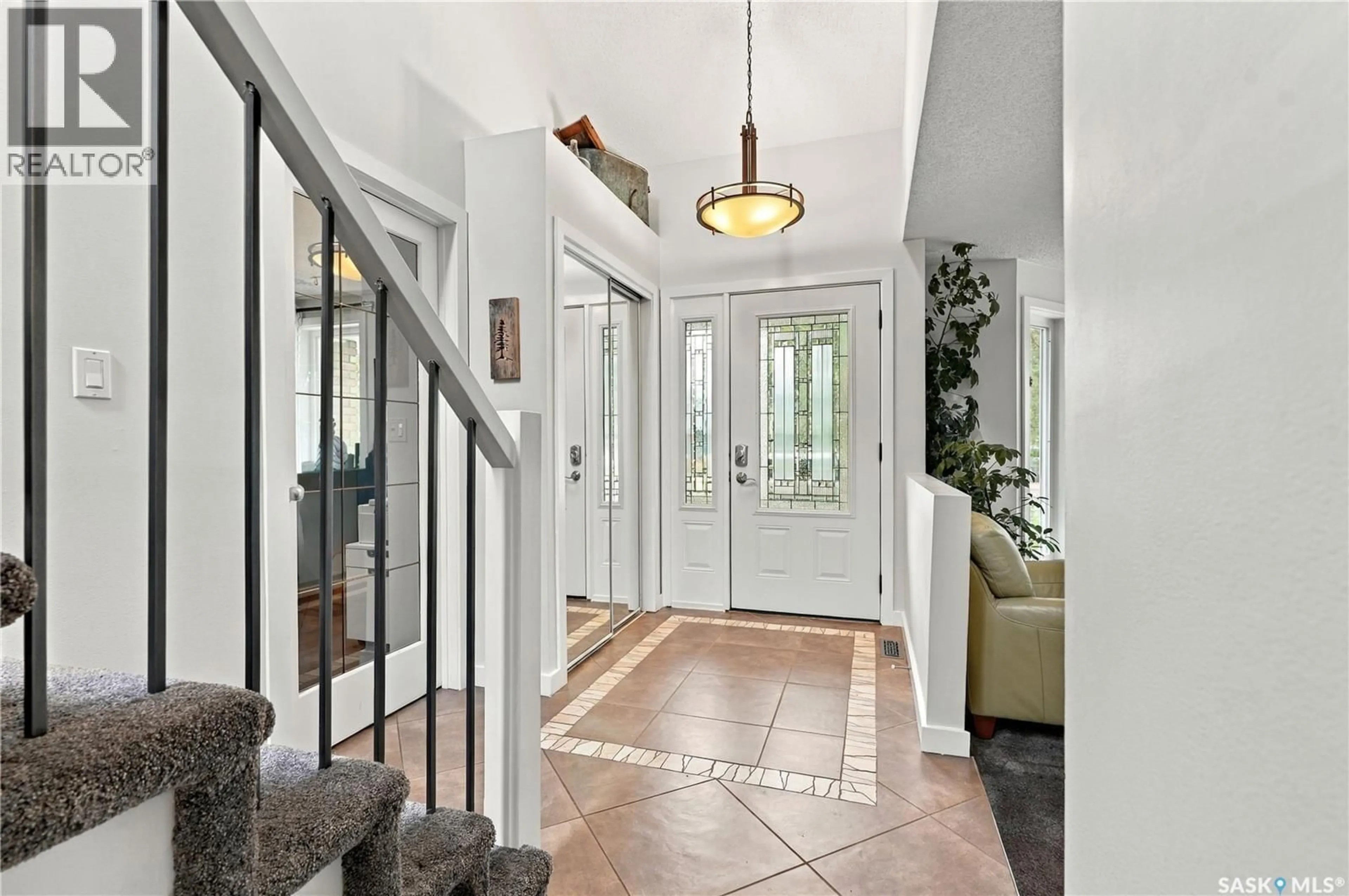 Indoor entryway for 334 MULCASTER COURT, Saskatoon Saskatchewan S7N4B1