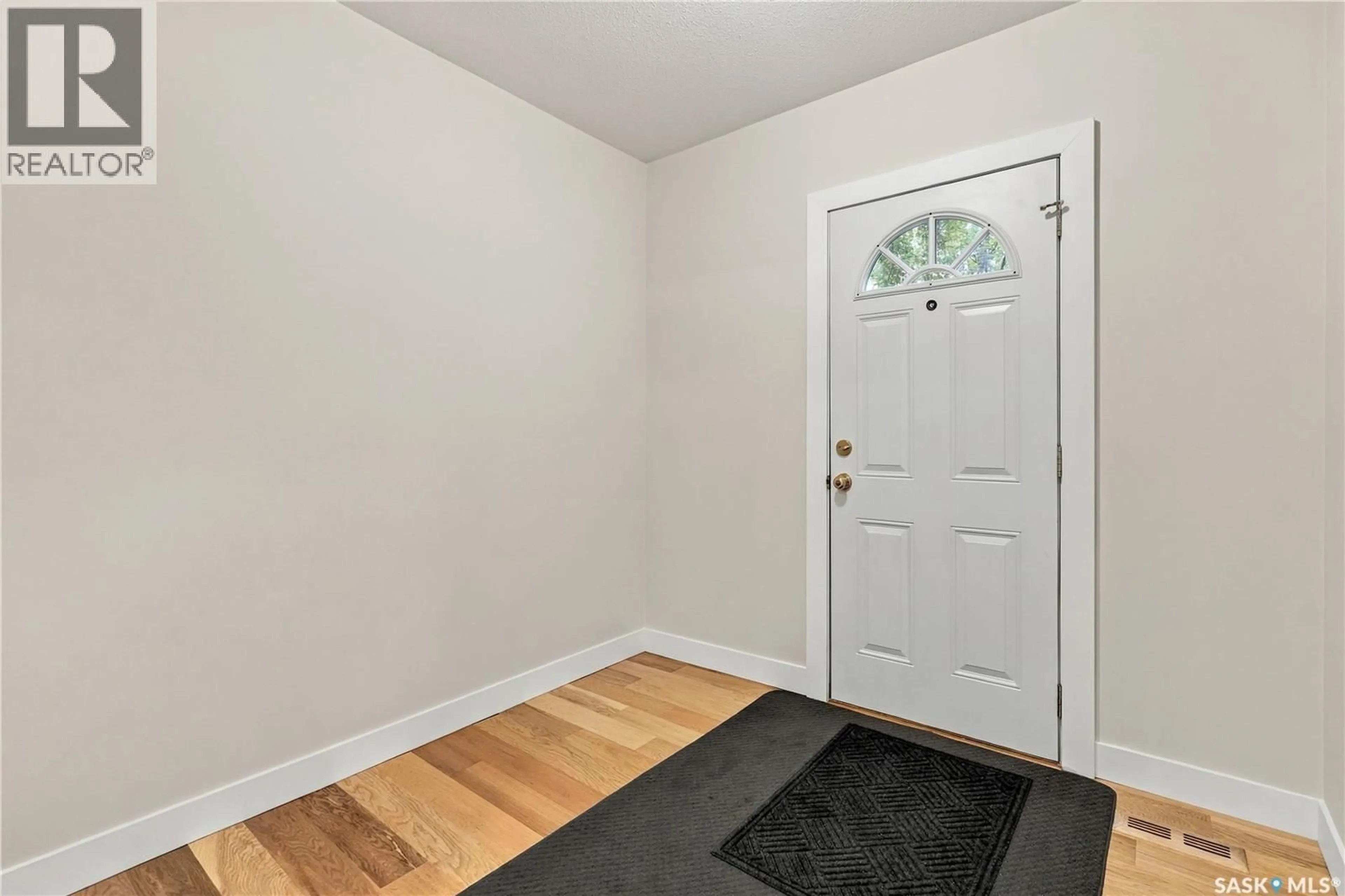 Indoor entryway for 3231 ROBINSON STREET, Regina Saskatchewan S4S1V8