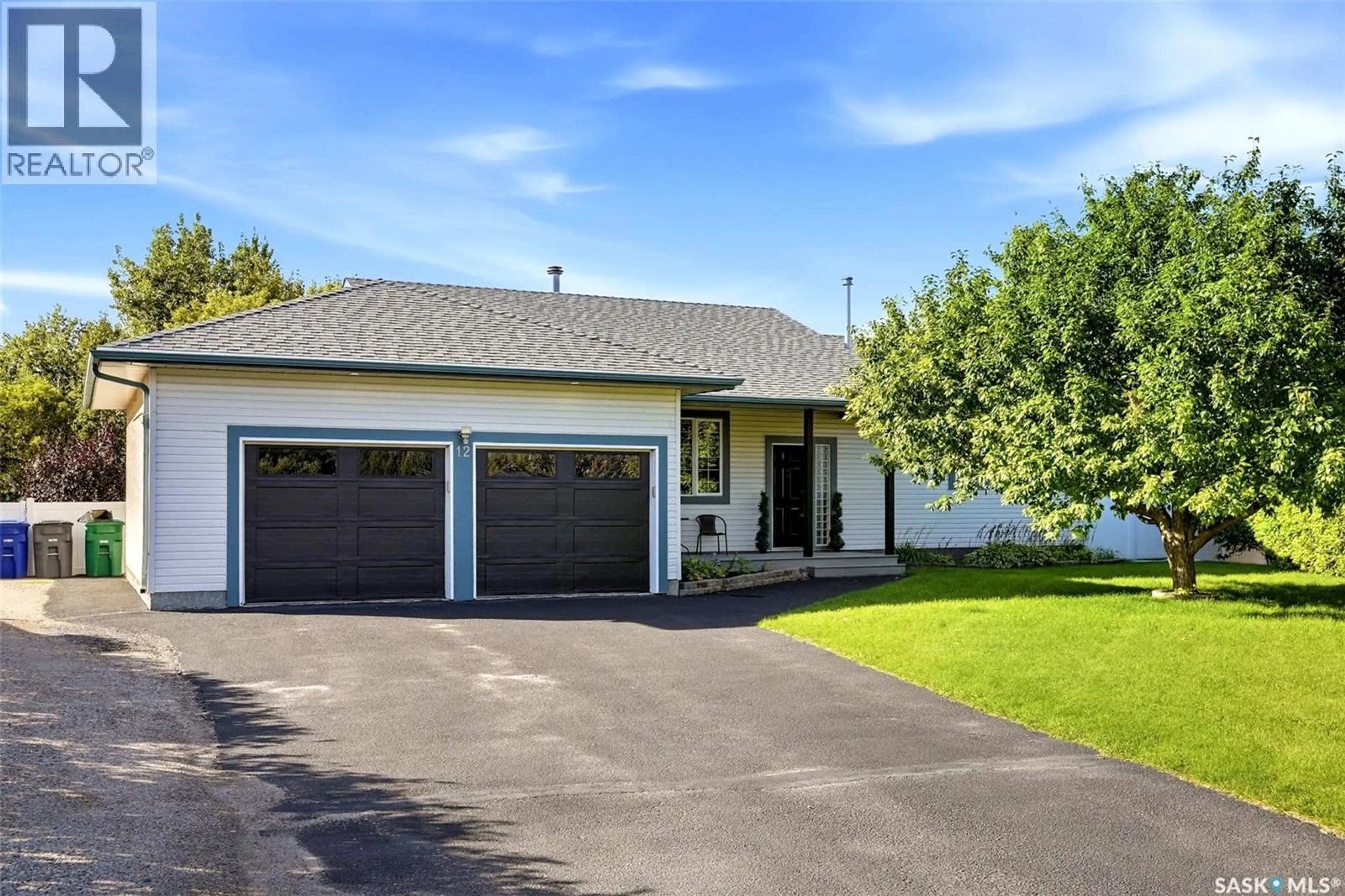 Home with vinyl exterior material, street for 12 STERN PLACE, Edenwold Rm No.158 Saskatchewan S4L1B2