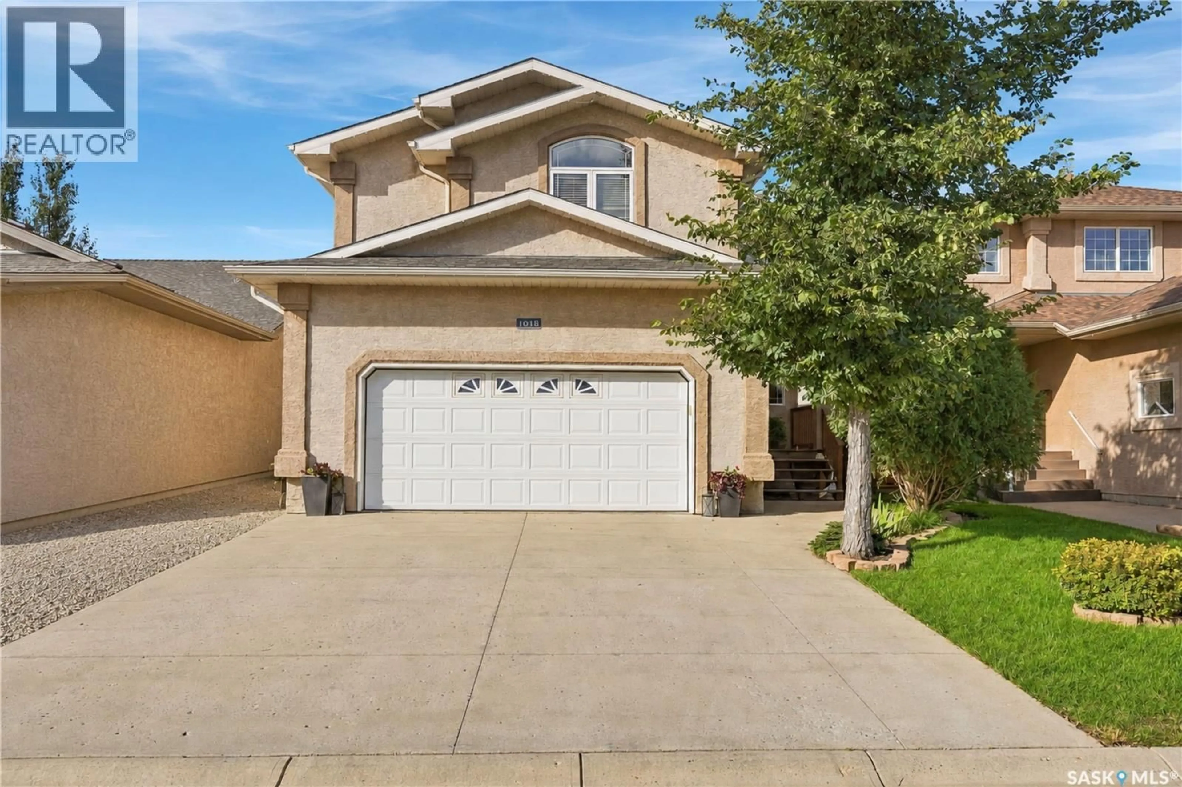 Home with vinyl exterior material, street for 1018 GULL ROAD, Regina Saskatchewan S4N7S1