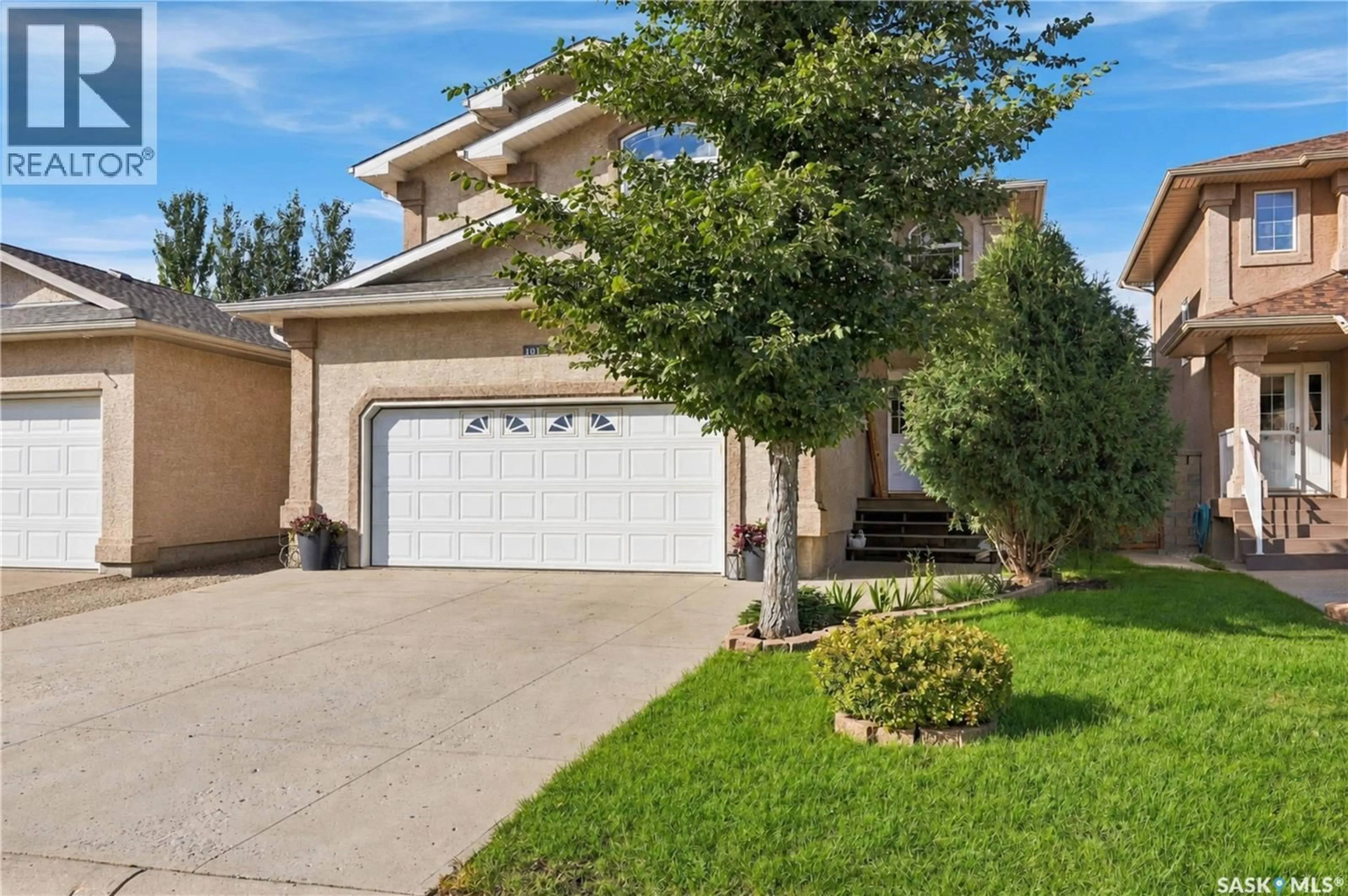 Home with vinyl exterior material, street for 1018 GULL ROAD, Regina Saskatchewan S4N7S1