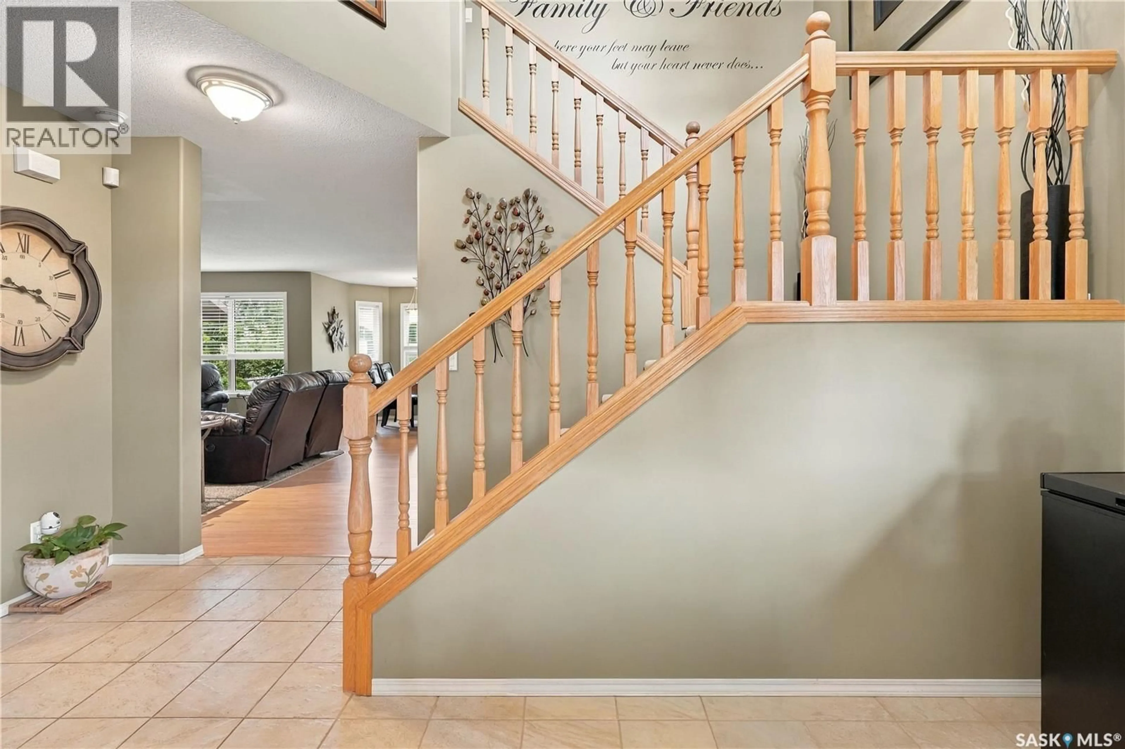 Indoor entryway for 1018 GULL ROAD, Regina Saskatchewan S4N7S1
