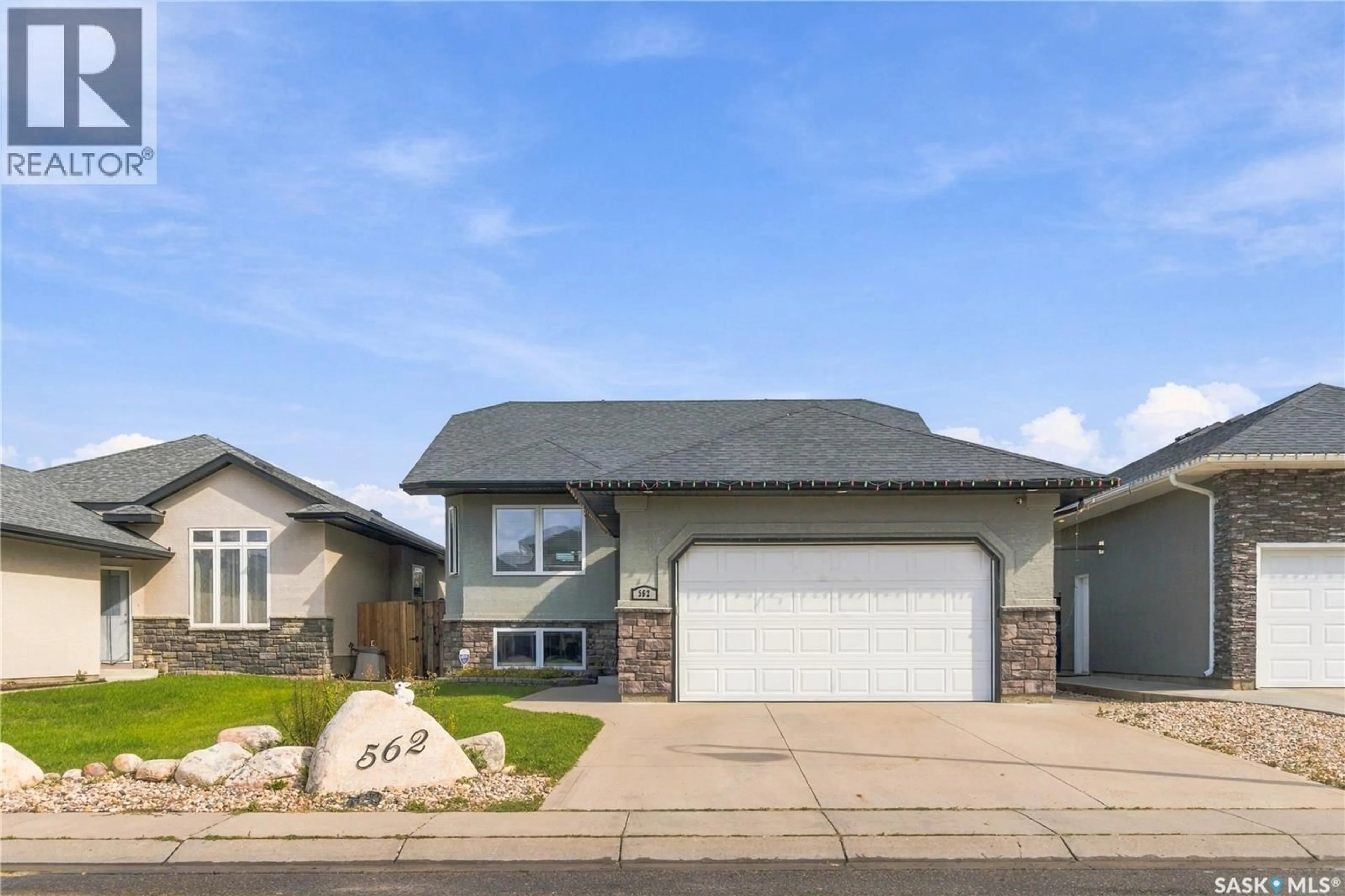 Home with vinyl exterior material, street for 562 REMPEL MANOR, Saskatoon Saskatchewan S7T0J4