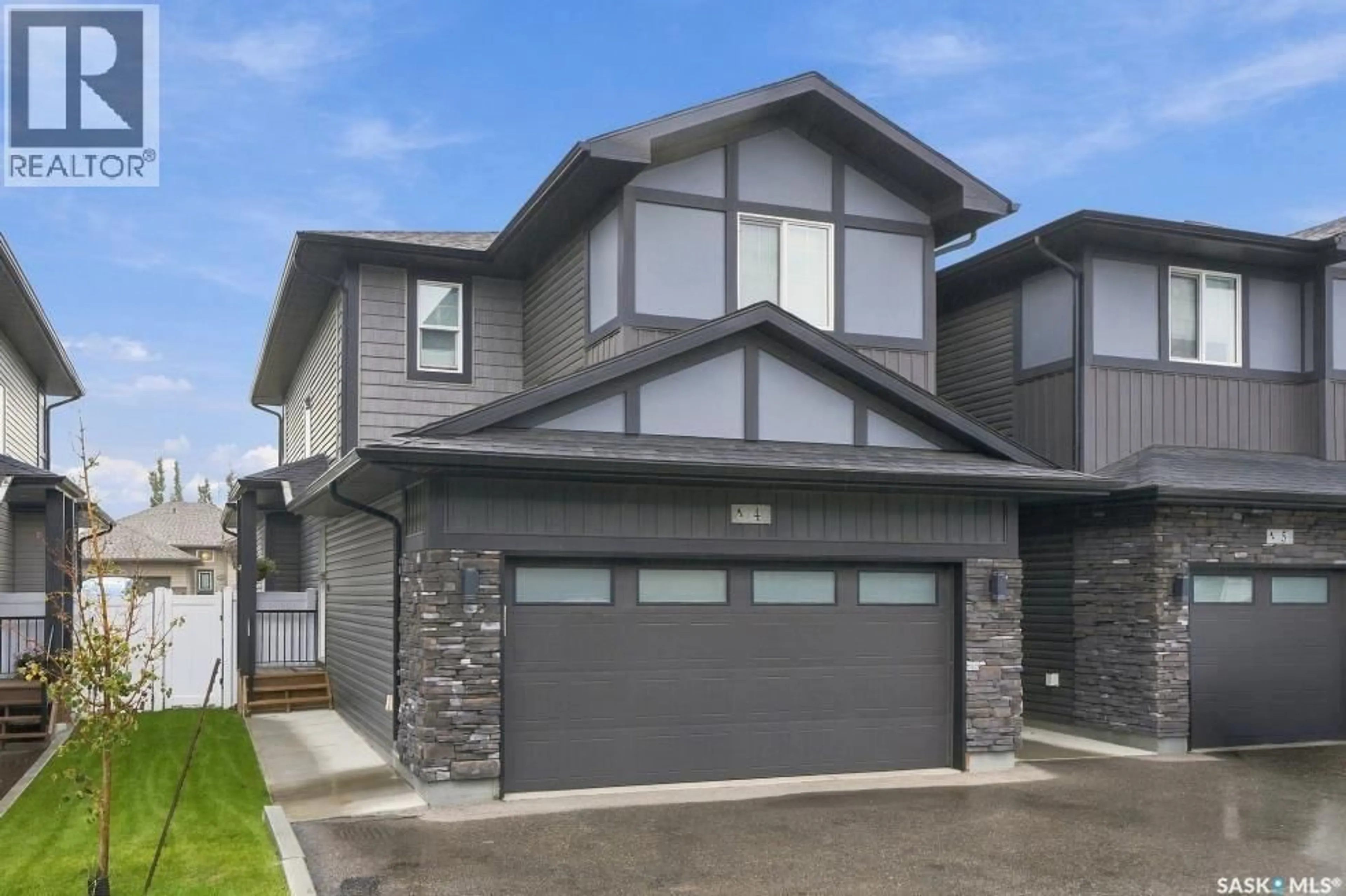 Home with vinyl exterior material, street for 4 525 MAHABIR LANE, Saskatoon Saskatchewan S7W1G1