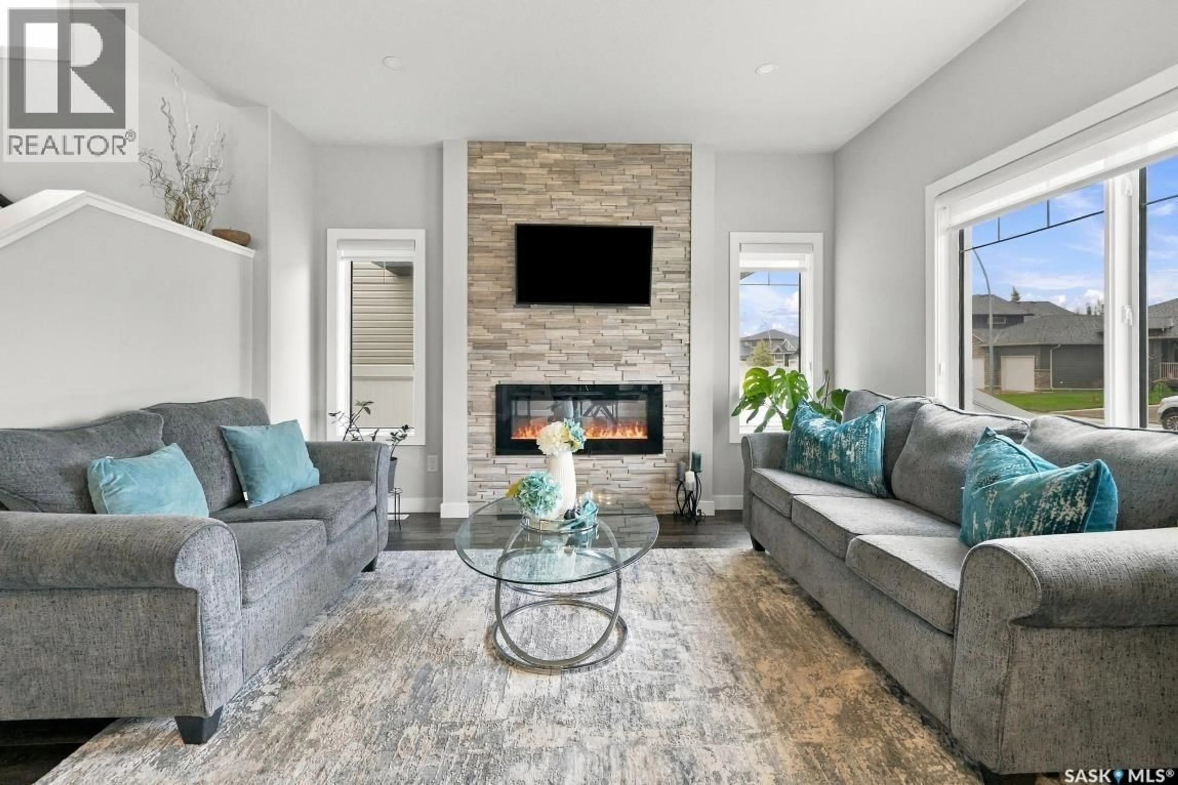 Living room with furniture, unknown for 4 525 MAHABIR LANE, Saskatoon Saskatchewan S7W1G1
