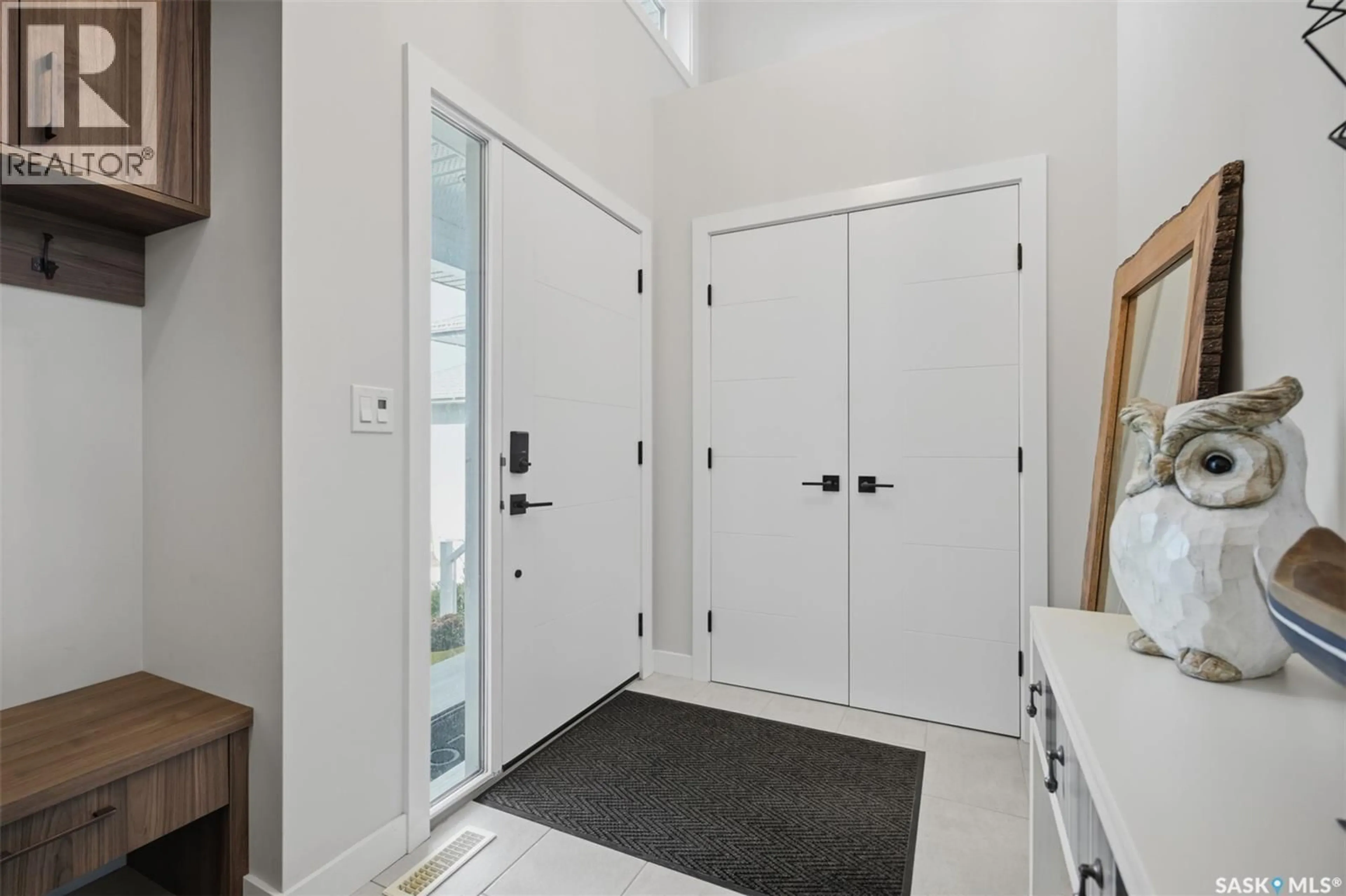 Indoor entryway for 566 BOLSTAD TURN, Saskatoon Saskatchewan S7W0X9