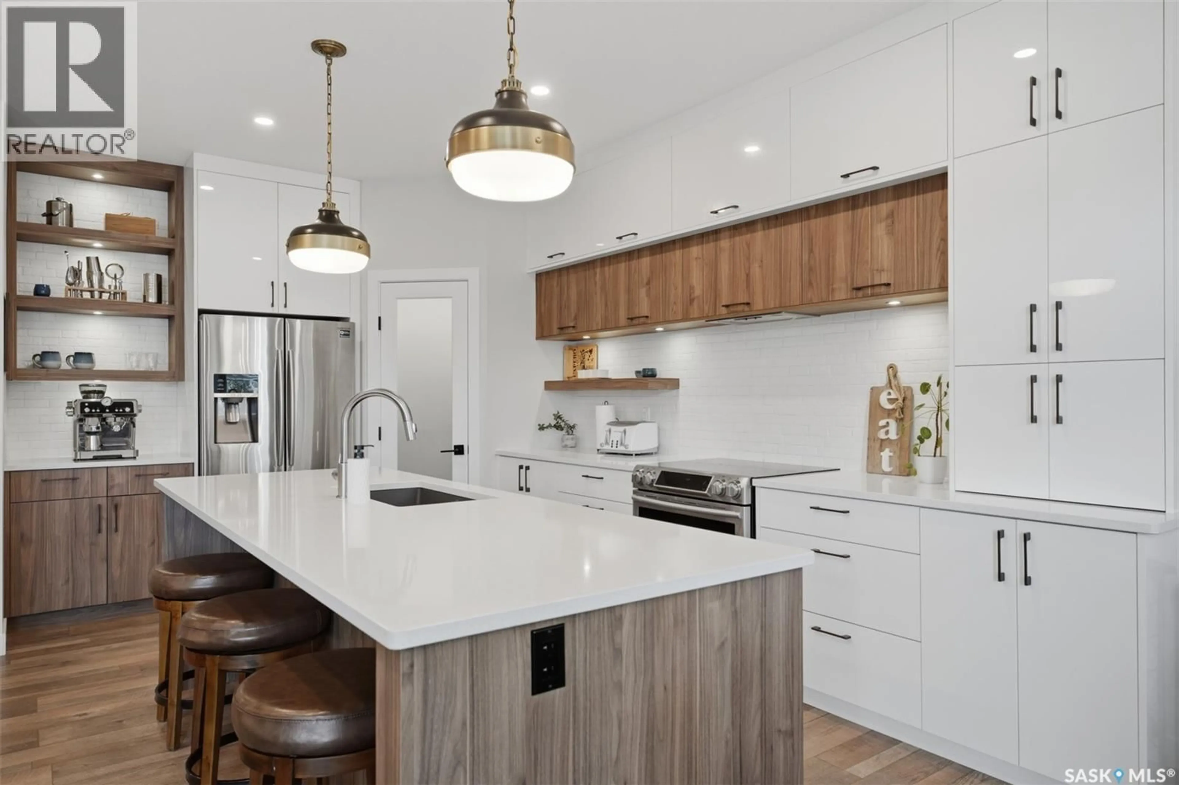 Open concept kitchen, unknown for 566 BOLSTAD TURN, Saskatoon Saskatchewan S7W0X9