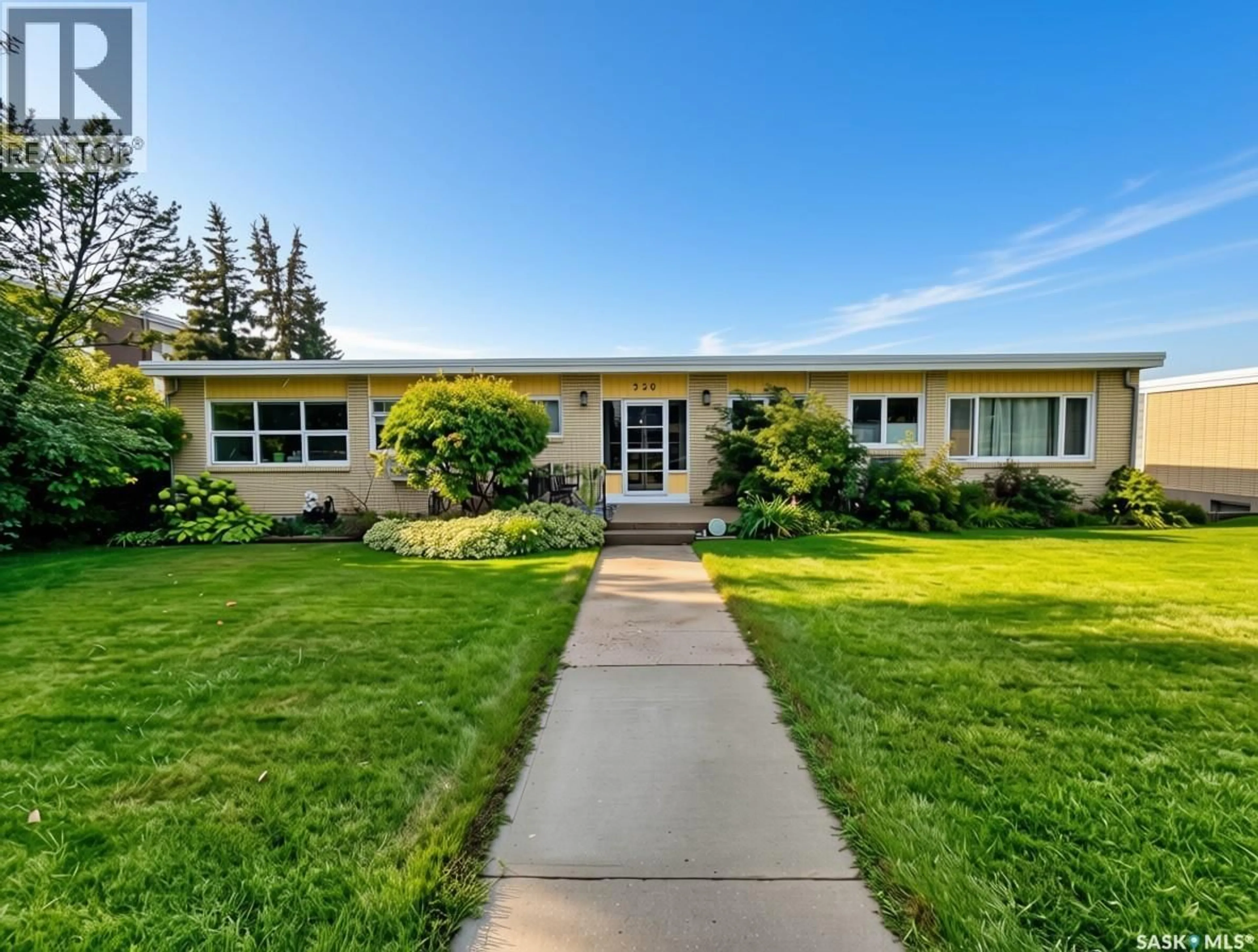Home with vinyl exterior material, street for 7 - 320 13TH AVENUE, Swift Current Saskatchewan S9H2V9