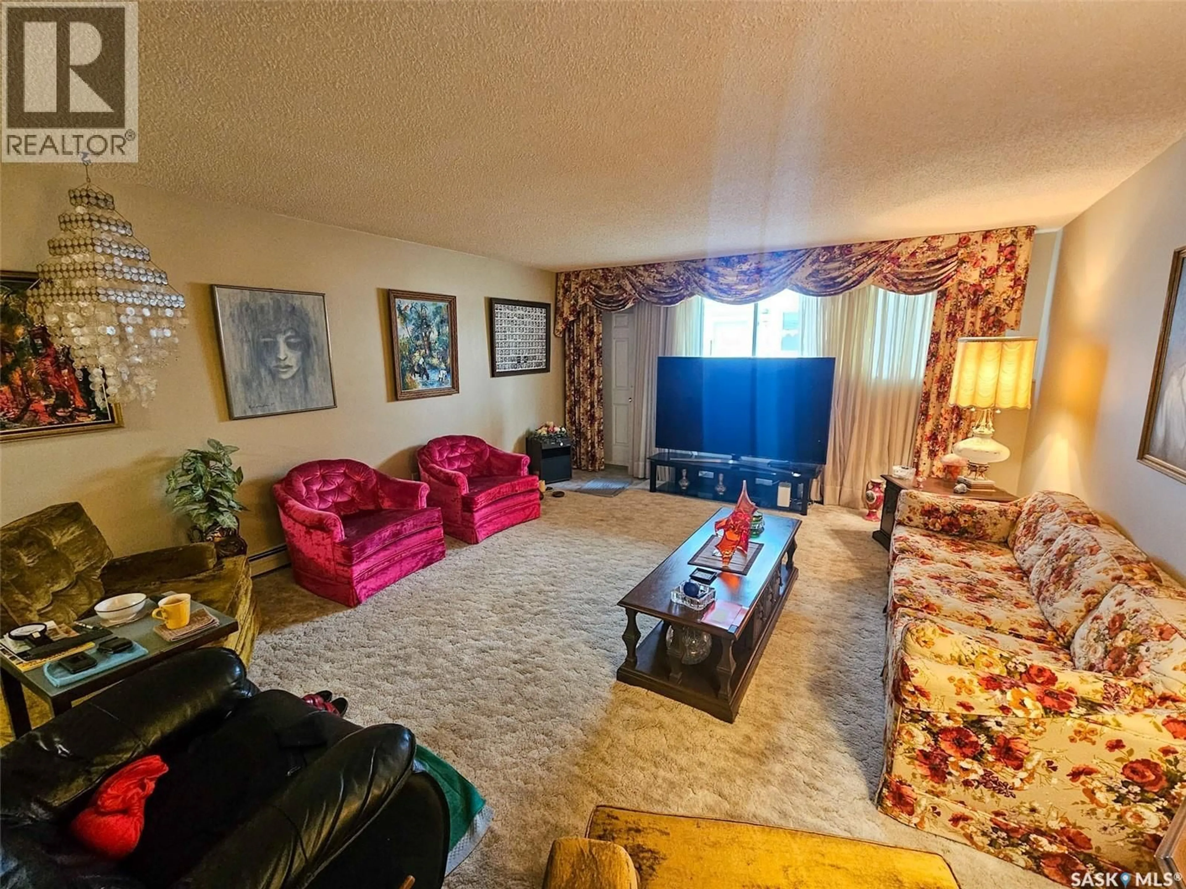 Living room with furniture, carpet floor for 7 - 320 13TH AVENUE, Swift Current Saskatchewan S9H2V9