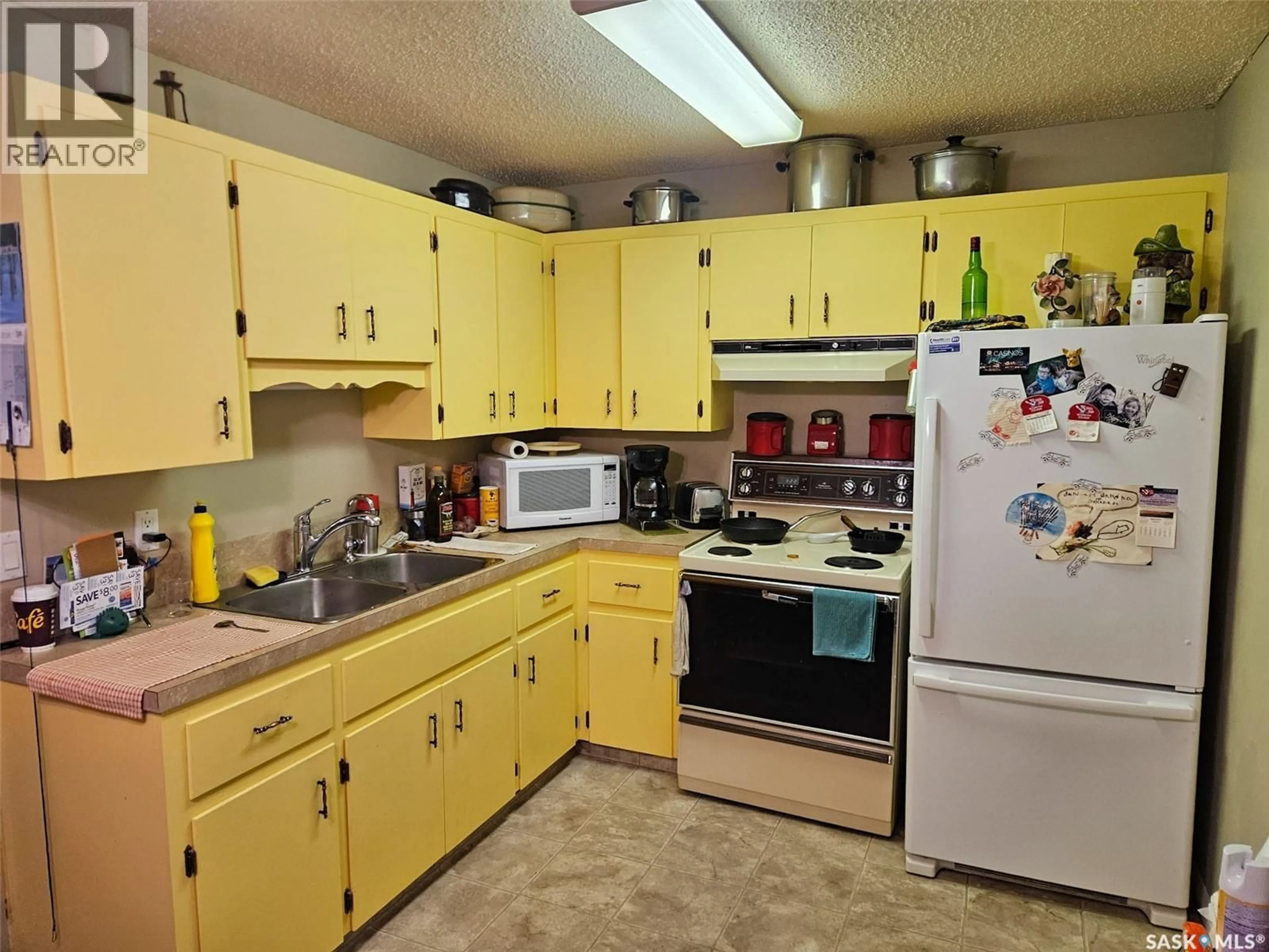 Standard kitchen, unknown for 7 - 320 13TH AVENUE, Swift Current Saskatchewan S9H2V9