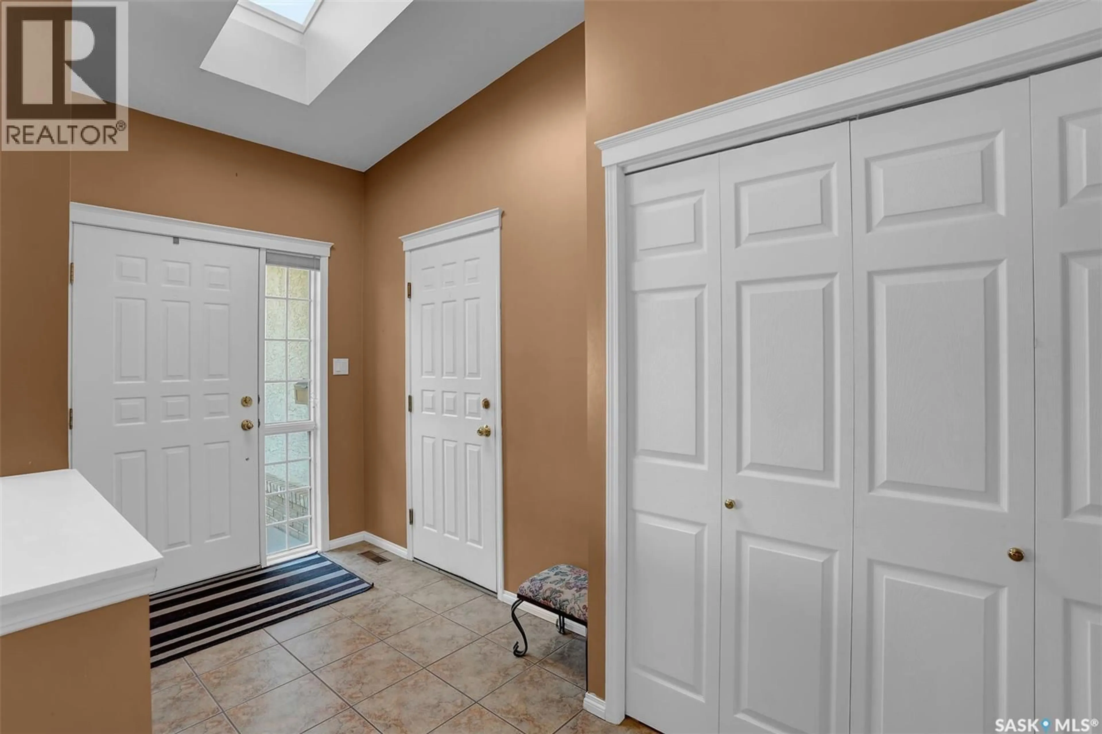 Indoor entryway for 4206 WASCANA RIDGE, Regina Saskatchewan S4V2T1
