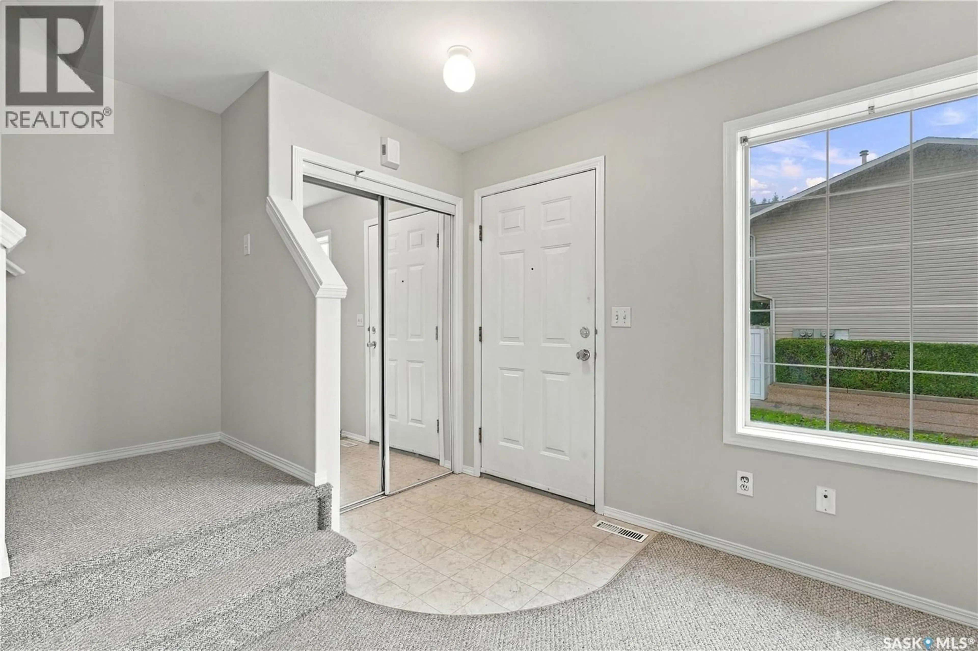 Indoor entryway for 8 - 809 KRISTJANSON ROAD, Saskatoon Saskatchewan S7S1M8