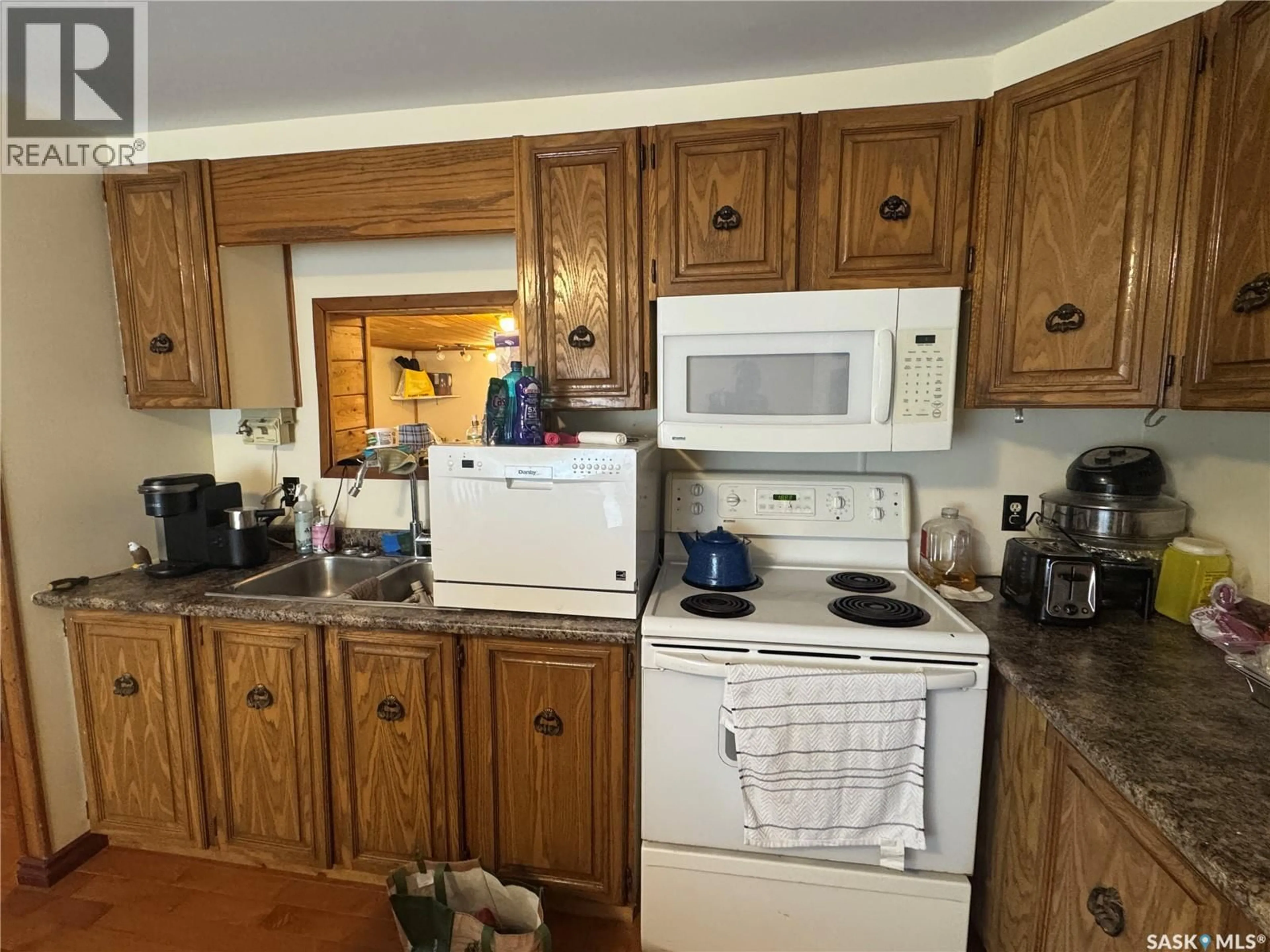 Standard kitchen, unknown for 1028 DALBY CRESCENT, La Ronge Saskatchewan S0J1L0