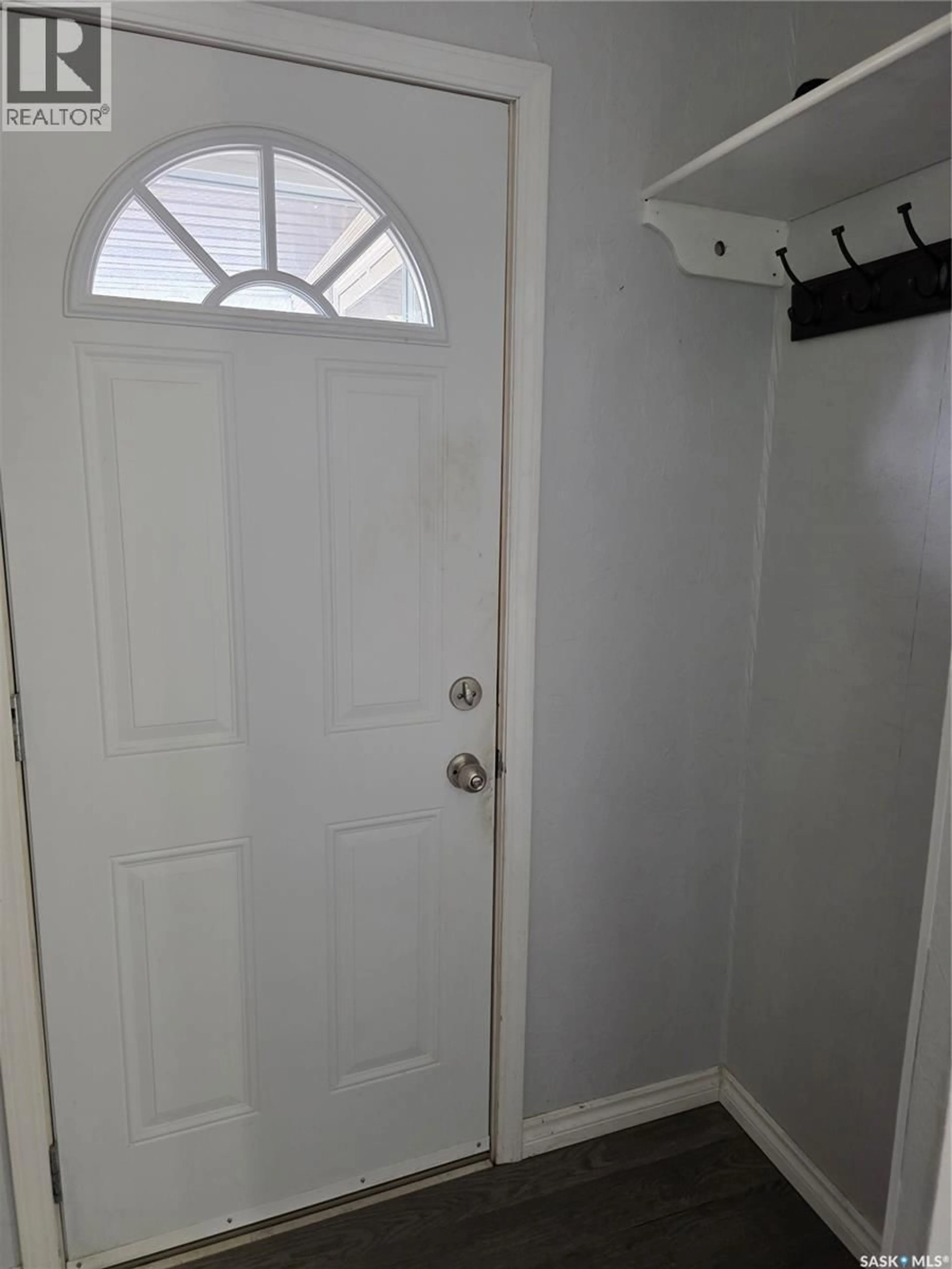 Indoor entryway for 105 OTTAWA STREET, Davidson Saskatchewan S0G1A0