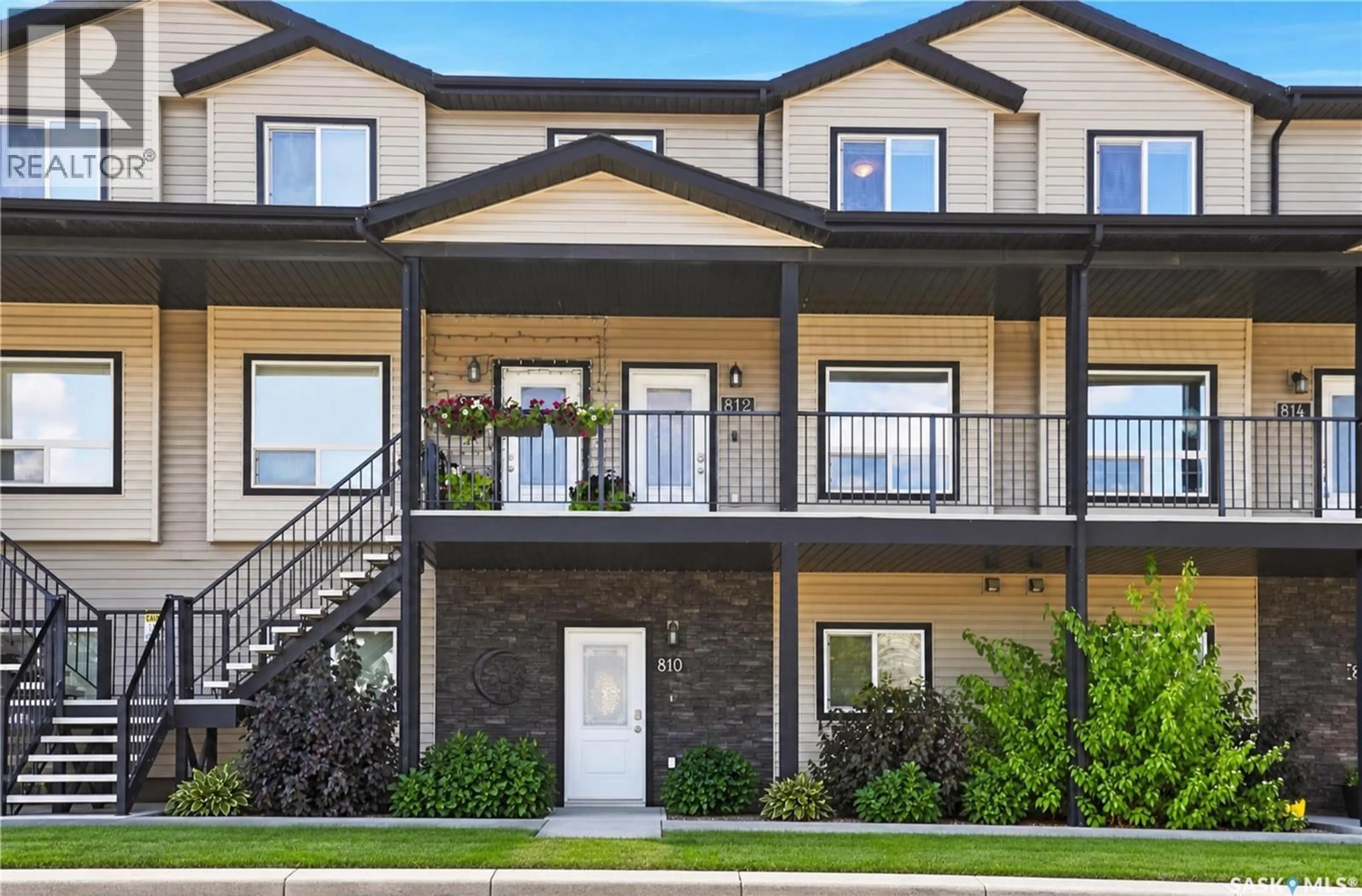 Home with vinyl exterior material, mountain view for 3802 - 812 DEWDNEY AVENUE, Regina Saskatchewan S4Z0A6