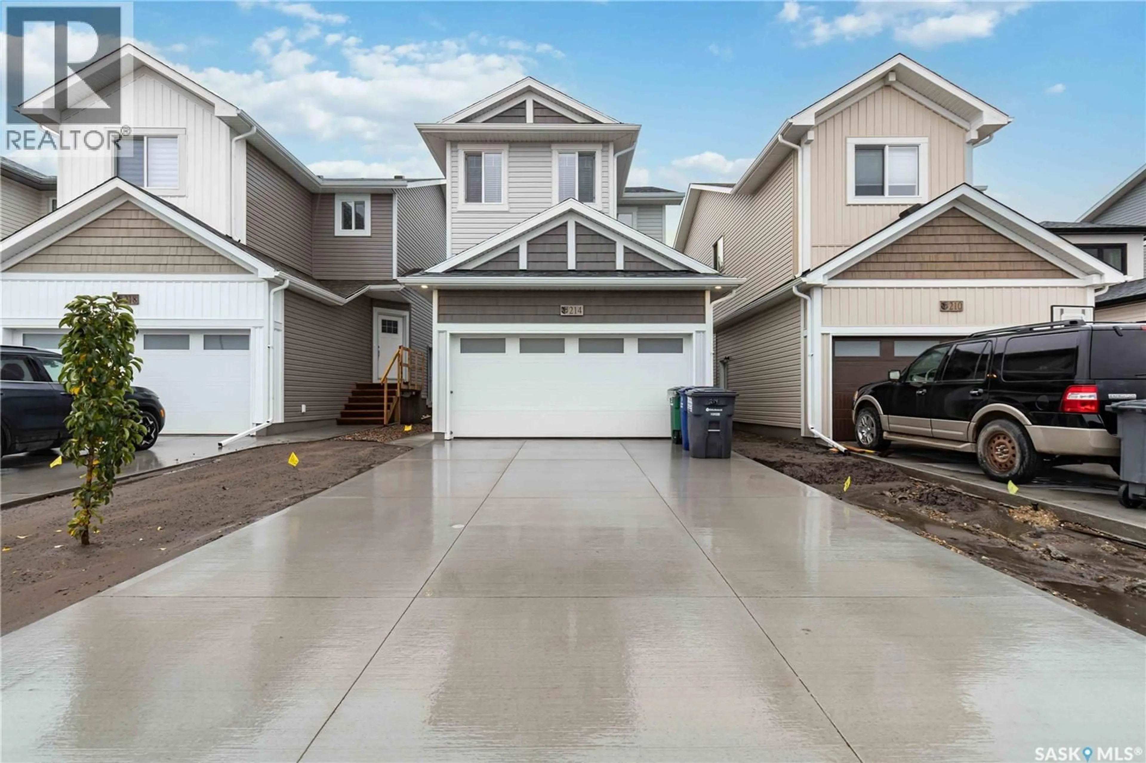 Home with vinyl exterior material, street for 214 ANTONINI COURT, Saskatoon Saskatchewan S7L7P3