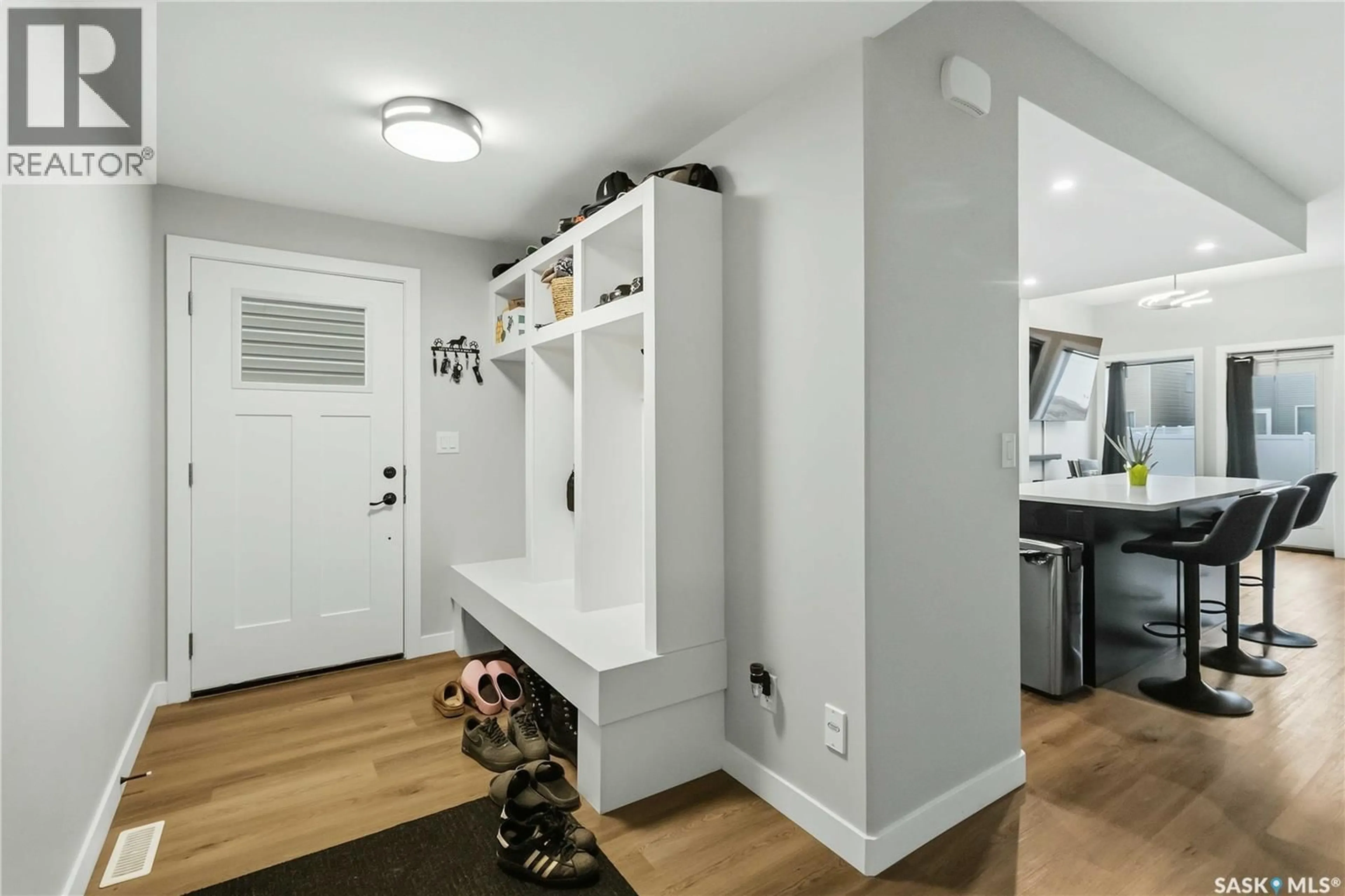 Indoor entryway for 214 ANTONINI COURT, Saskatoon Saskatchewan S7L7P3