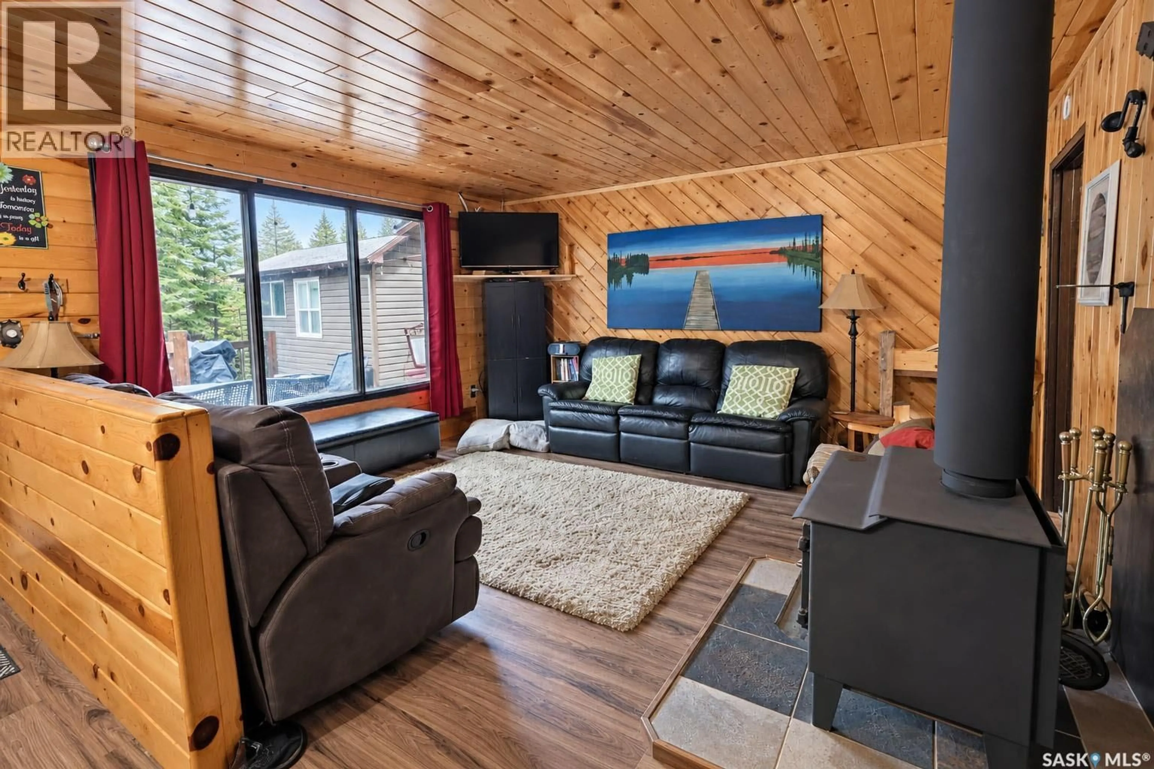Living room with furniture, wood/laminate floor for 2 ERMINE PLACE, Northern Admin District Saskatchewan S0J0E3