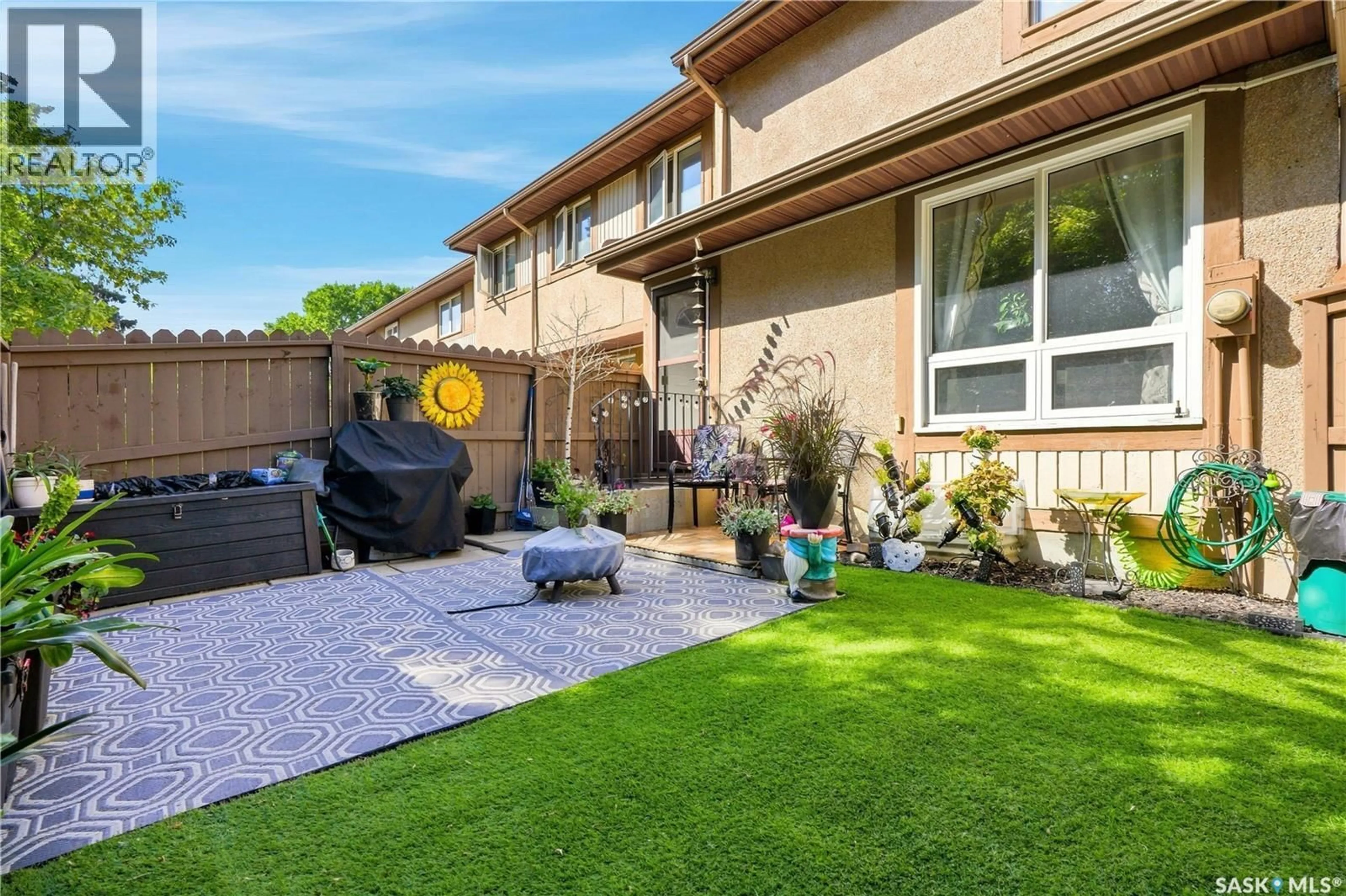 Patio, street for 1128 - 27 MCKERCHER DRIVE, Saskatoon Saskatchewan S7H4Y7