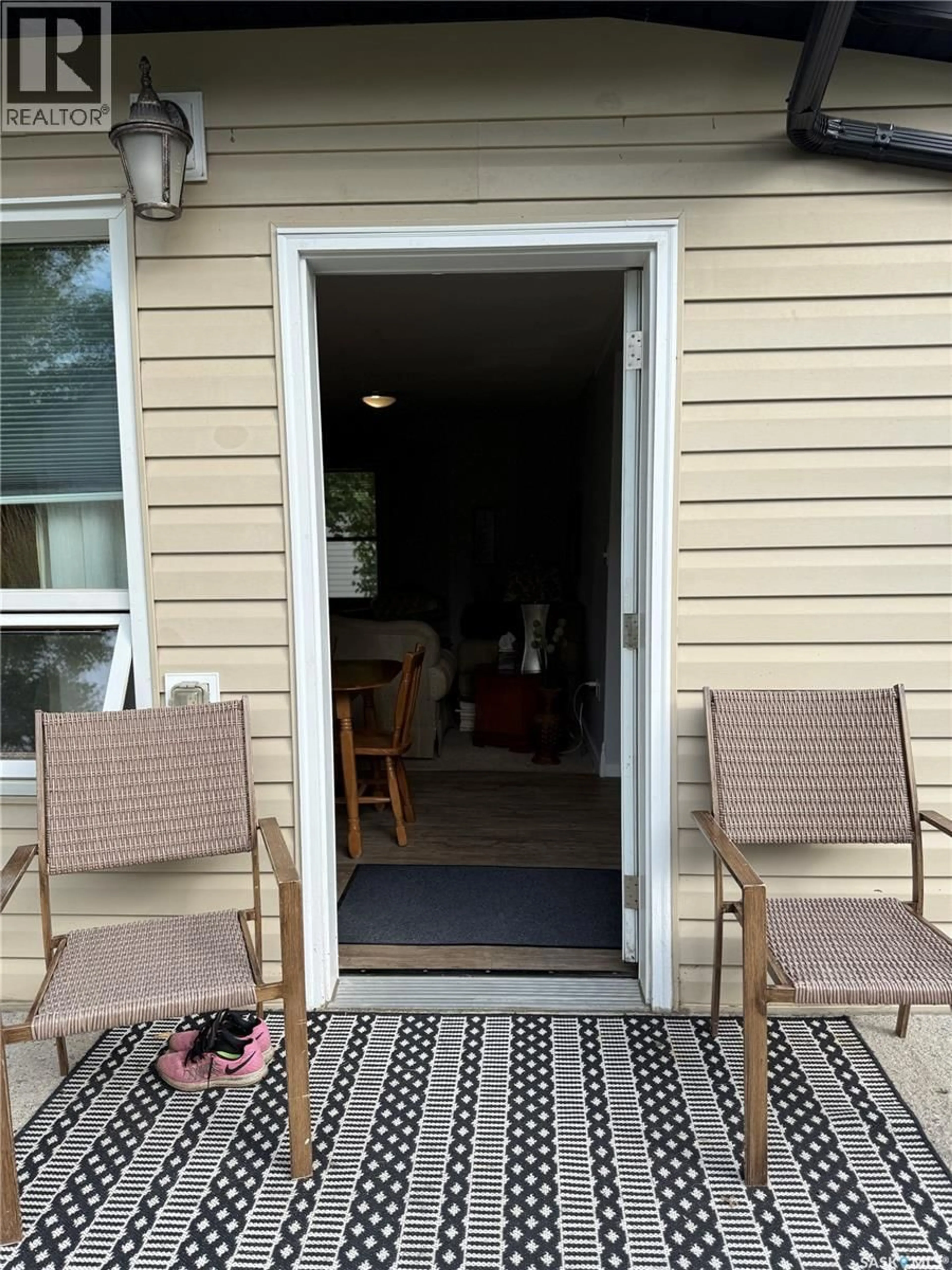 Patio, street for 319 6TH AVENUE, Melville Saskatchewan S0A2P0