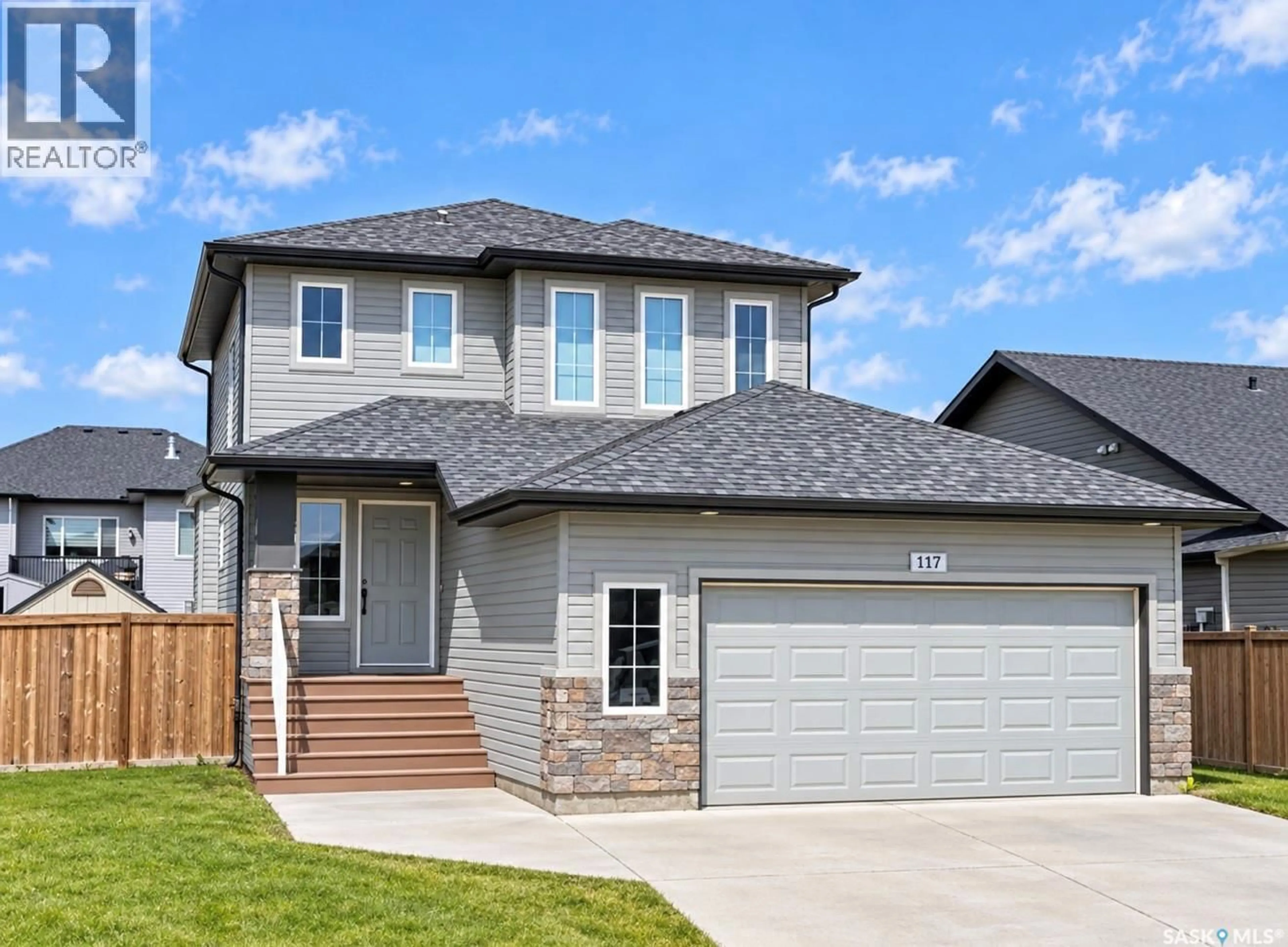Home with vinyl exterior material, street for 117 VALLEY PARK PLACE, Swift Current Saskatchewan S9H5N2