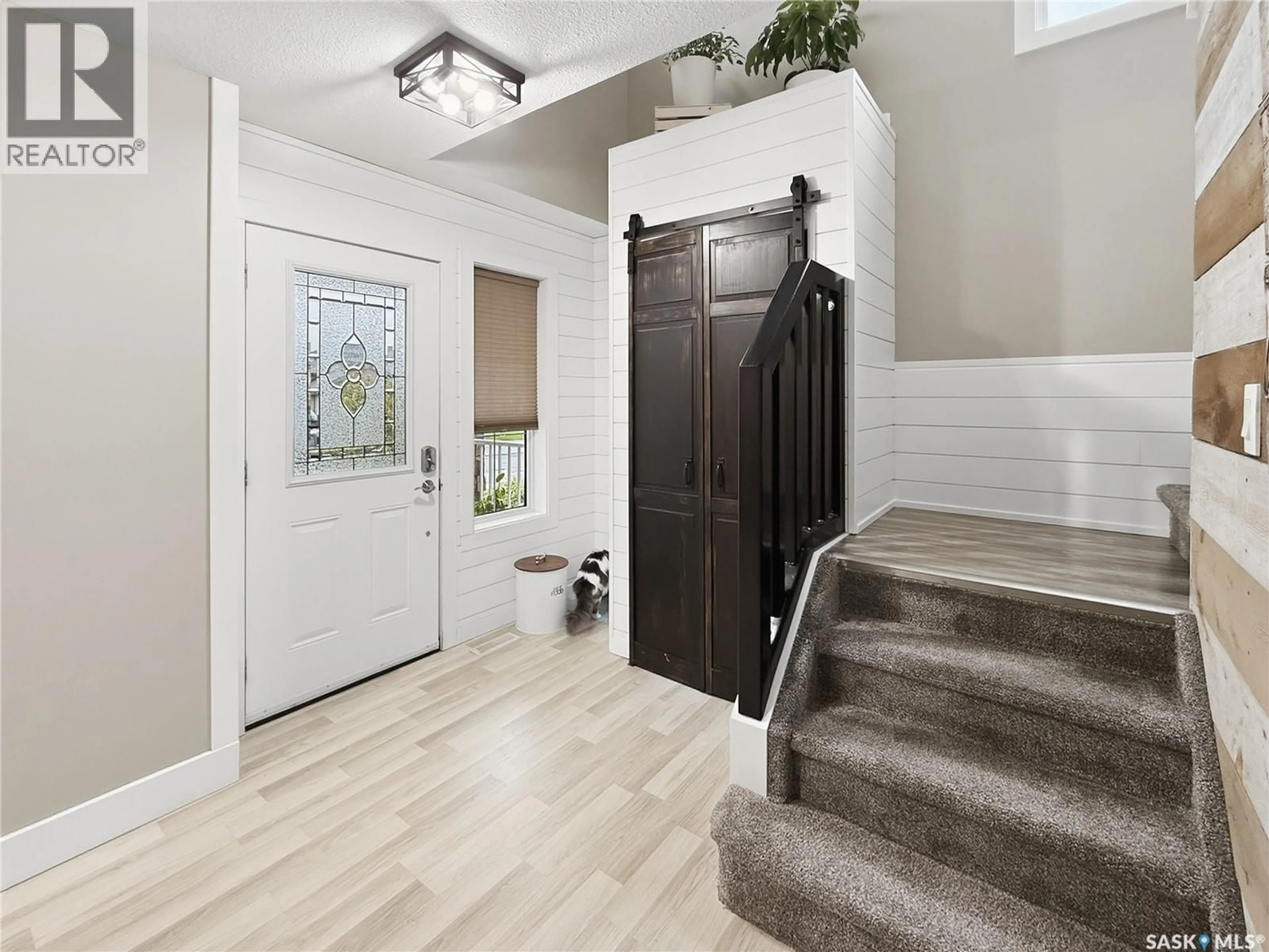 Indoor entryway for 117 VALLEY PARK PLACE, Swift Current Saskatchewan S9H5N2