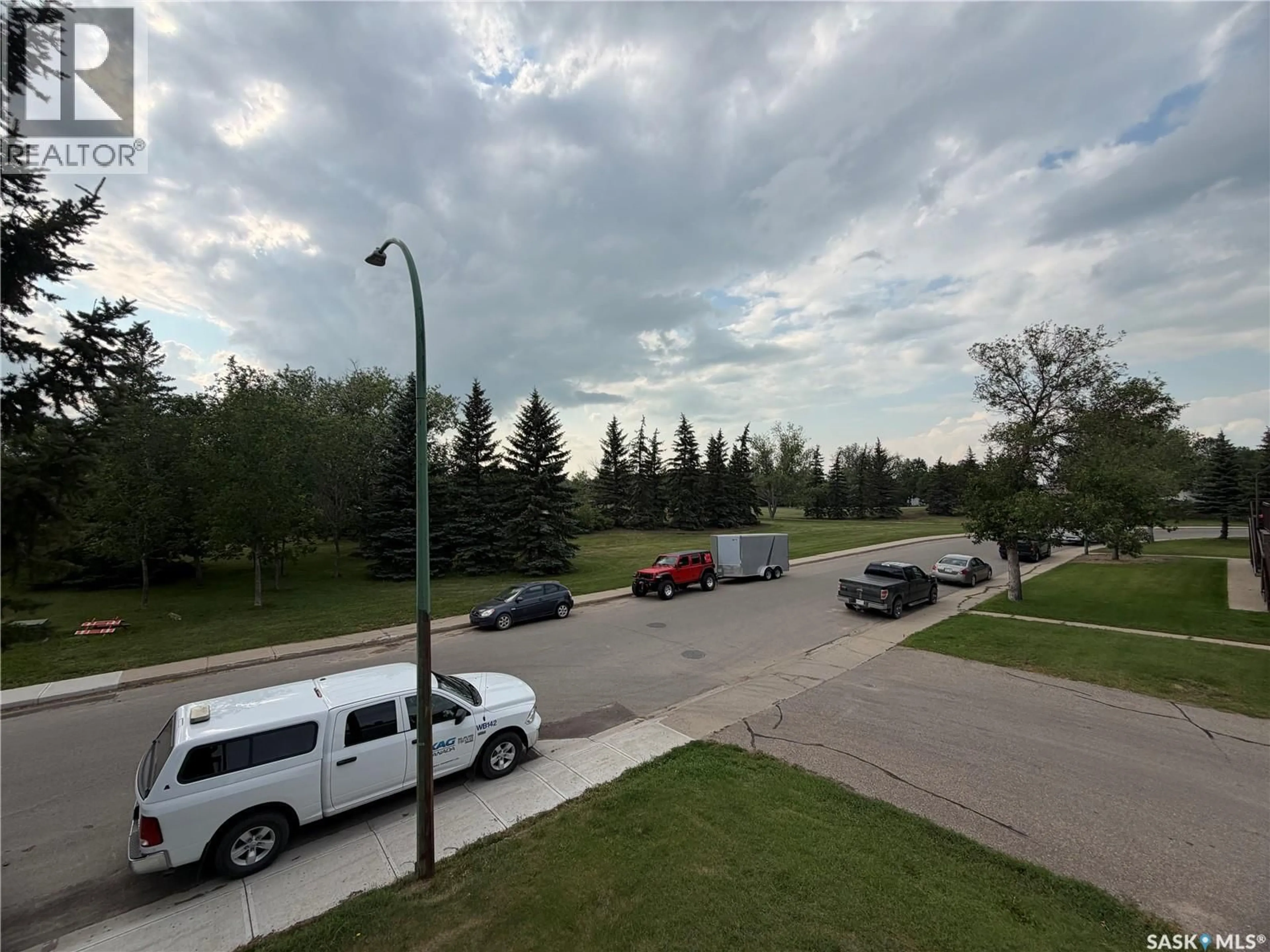 Parking for 202 ALPORT CRESCENT, Regina Saskatchewan S4R8C6