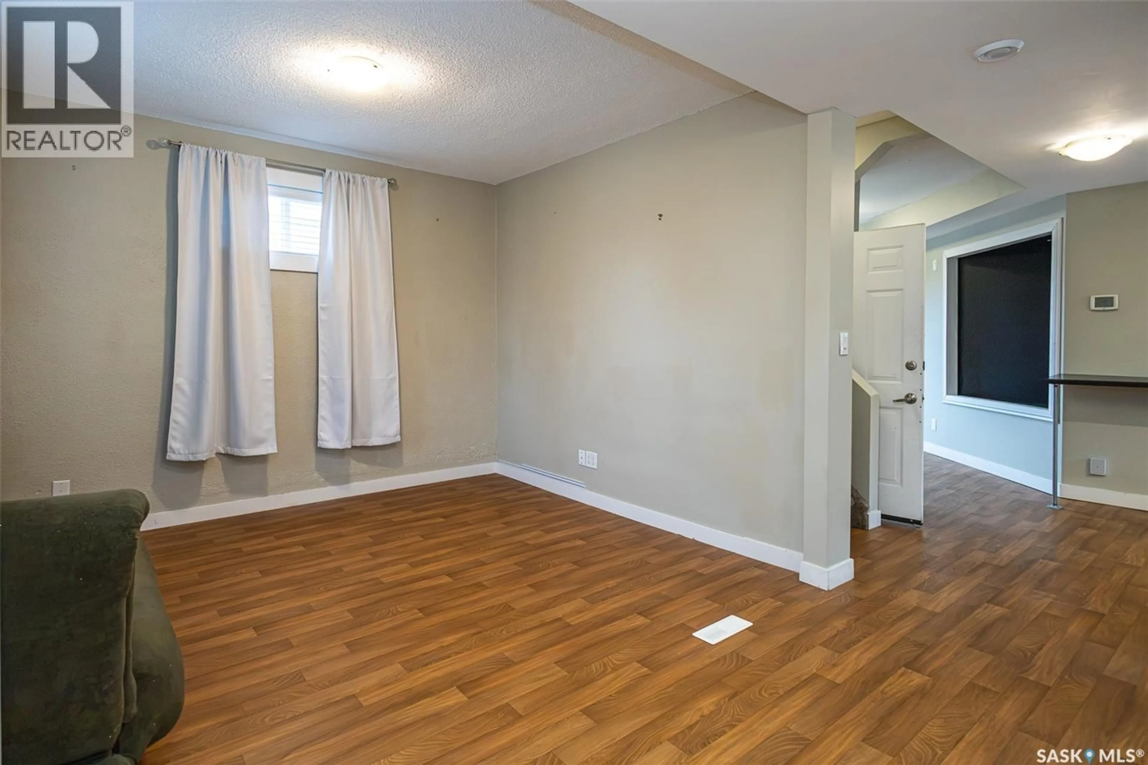 A pic of a room for 1209 CUMBERLAND AVENUE, Saskatoon Saskatchewan S7H2L8