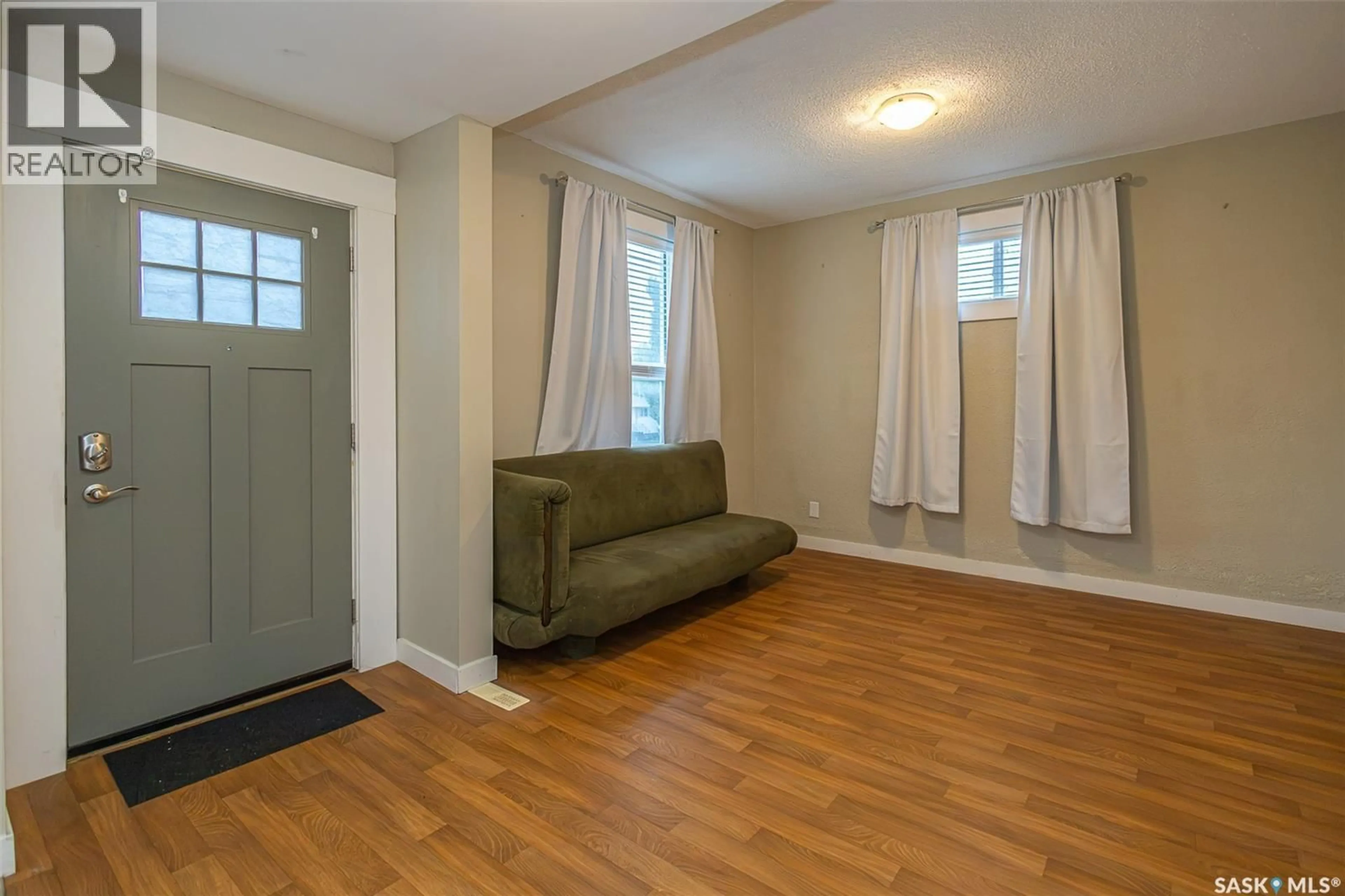 Living room with furniture, unknown for 1209 CUMBERLAND AVENUE, Saskatoon Saskatchewan S7H2L8