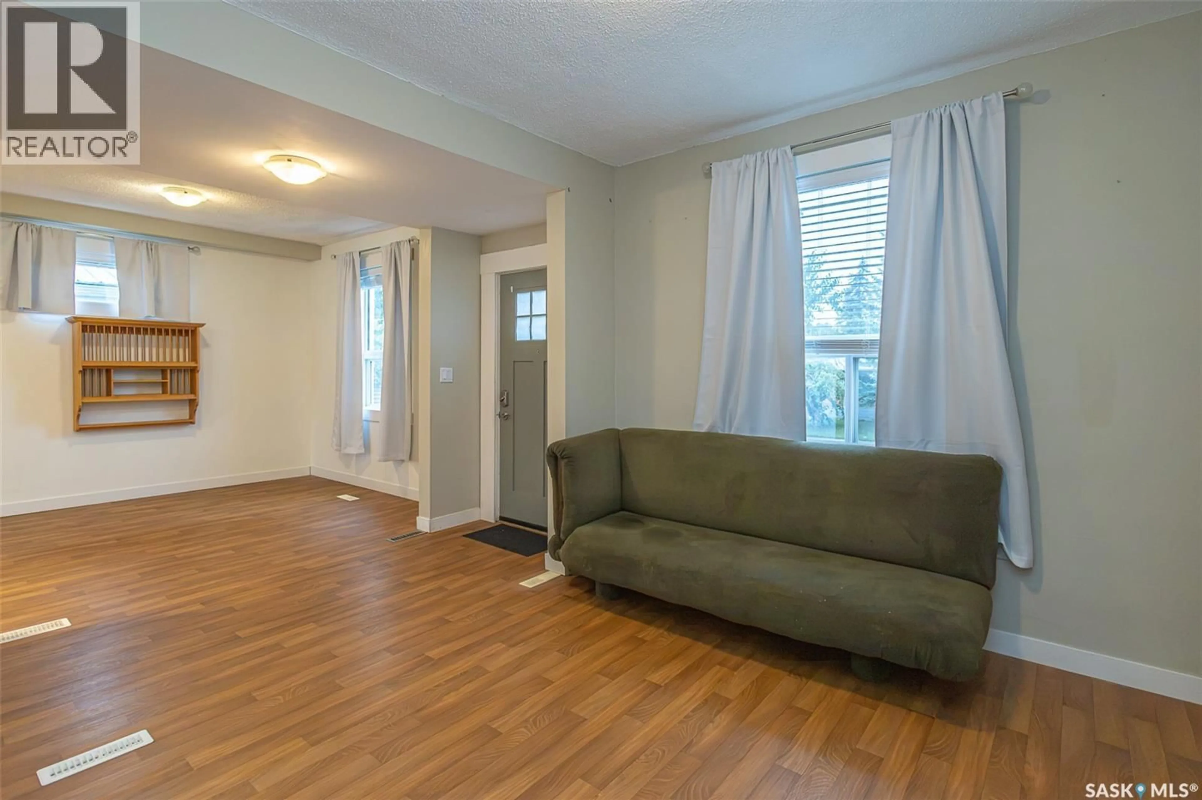 Living room with furniture, unknown for 1209 CUMBERLAND AVENUE, Saskatoon Saskatchewan S7H2L8