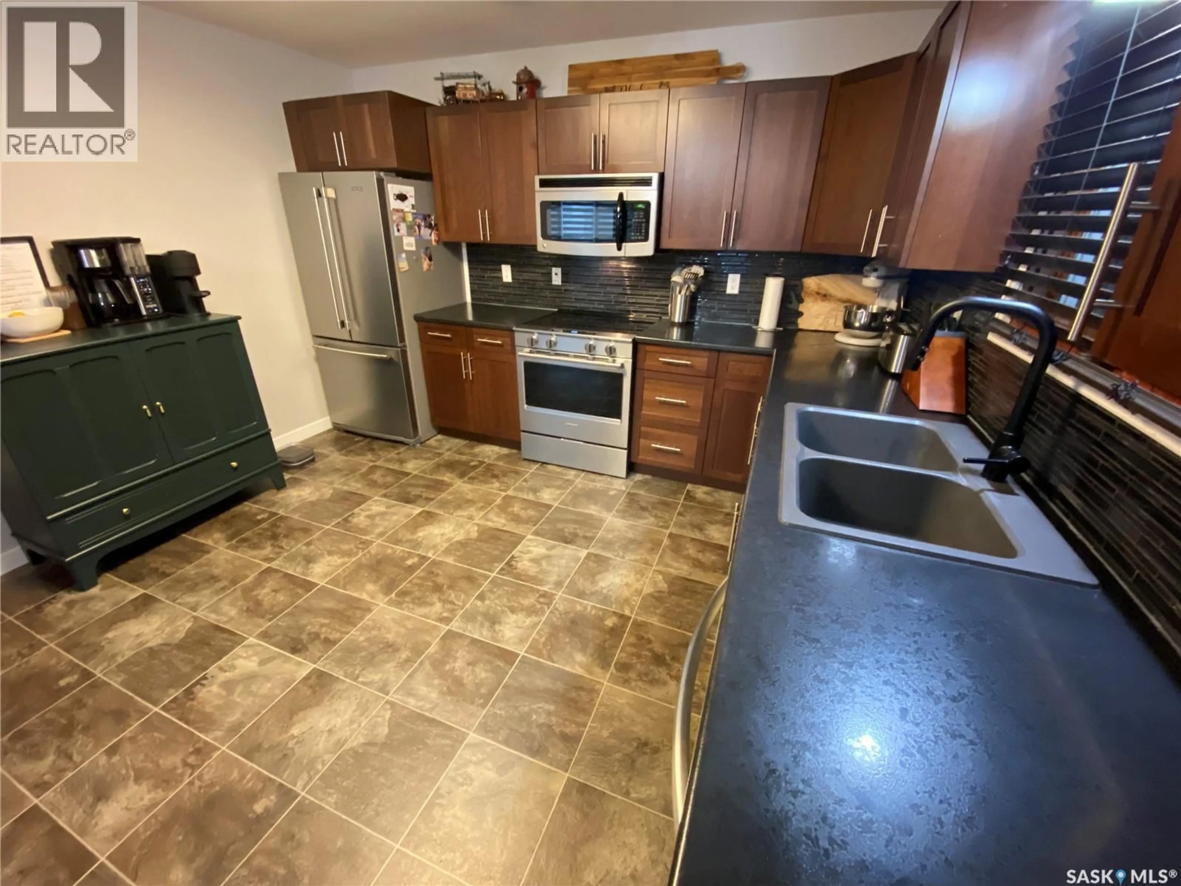 Standard kitchen, ceramic/tile floor for 27 REAMAN AVENUE, Yorkton Saskatchewan S3N2B8