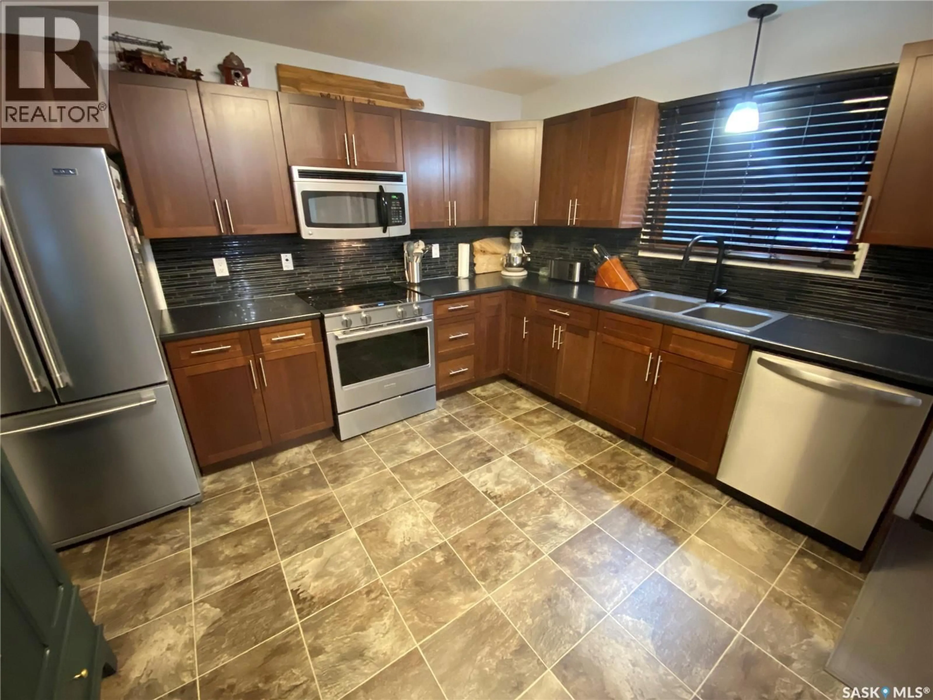 Standard kitchen, ceramic/tile floor for 27 REAMAN AVENUE, Yorkton Saskatchewan S3N2B8