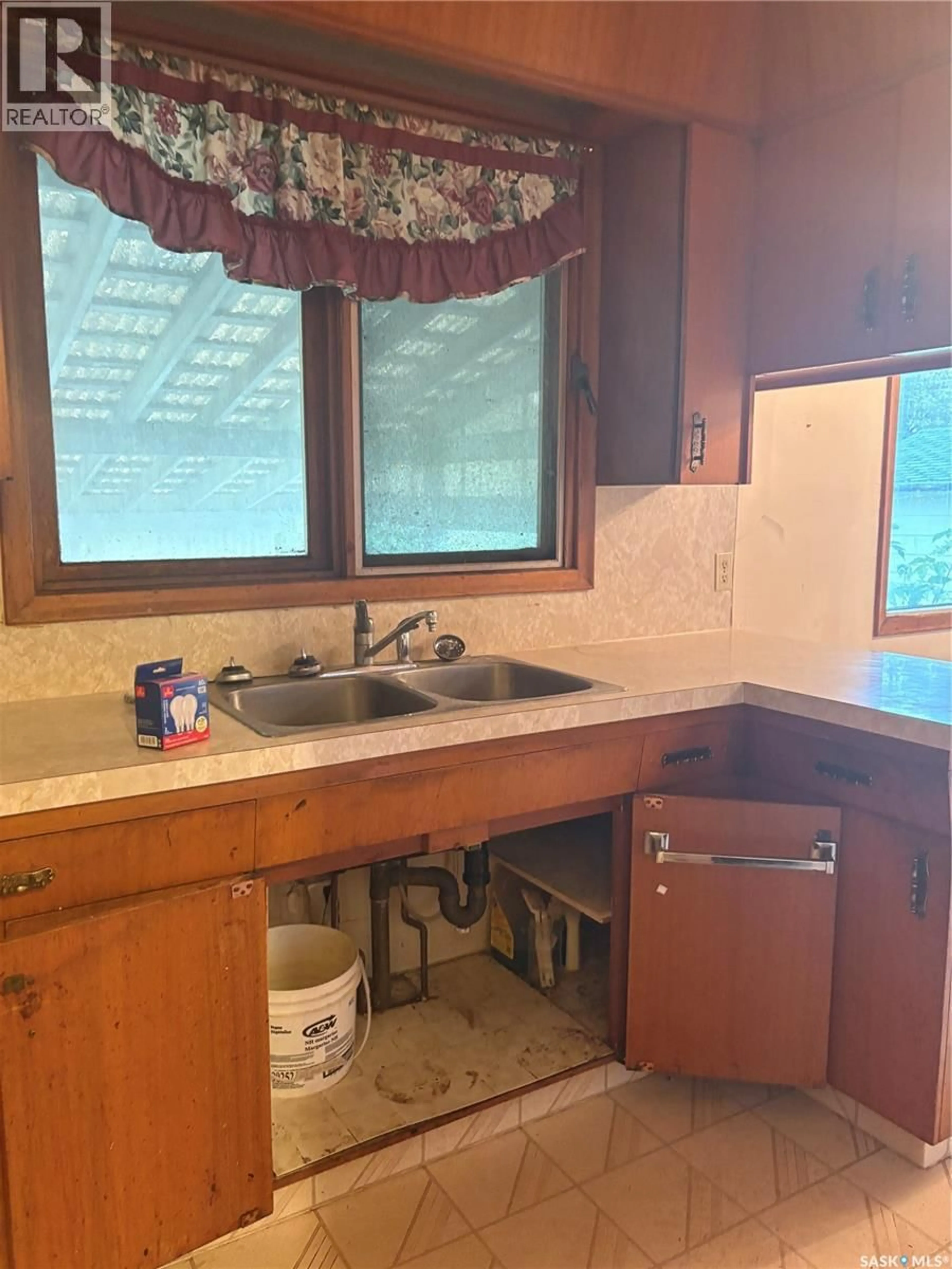 Standard kitchen, unknown for 322 MYRTLE AVENUE, Yorkton Saskatchewan S3N1R6