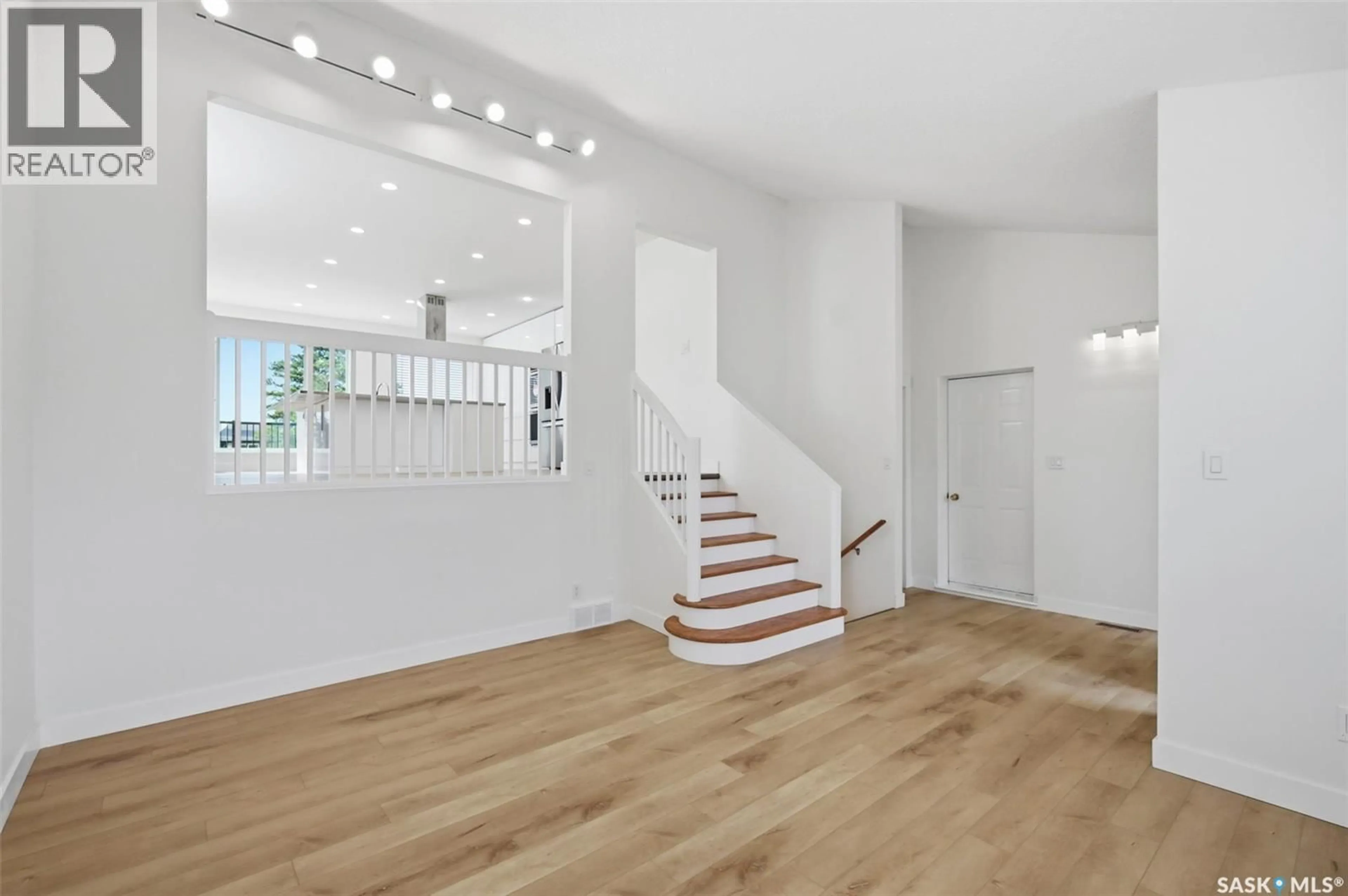 Indoor foyer for 607 ADDIE CRESCENT, Saskatoon Saskatchewan S7N3K7
