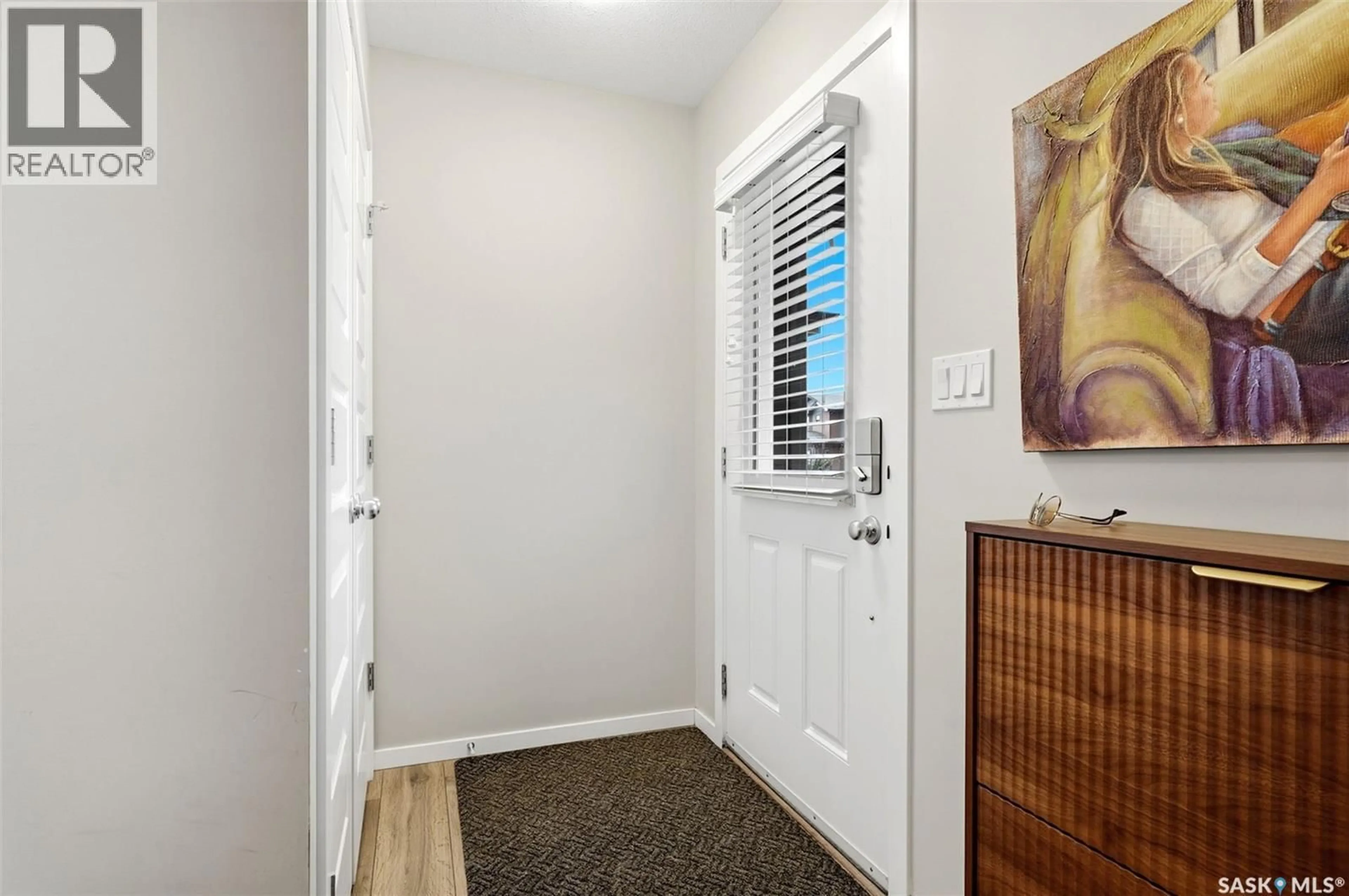 Indoor entryway for 8008 CANOLA AVENUE, Regina Saskatchewan S4Y0E7