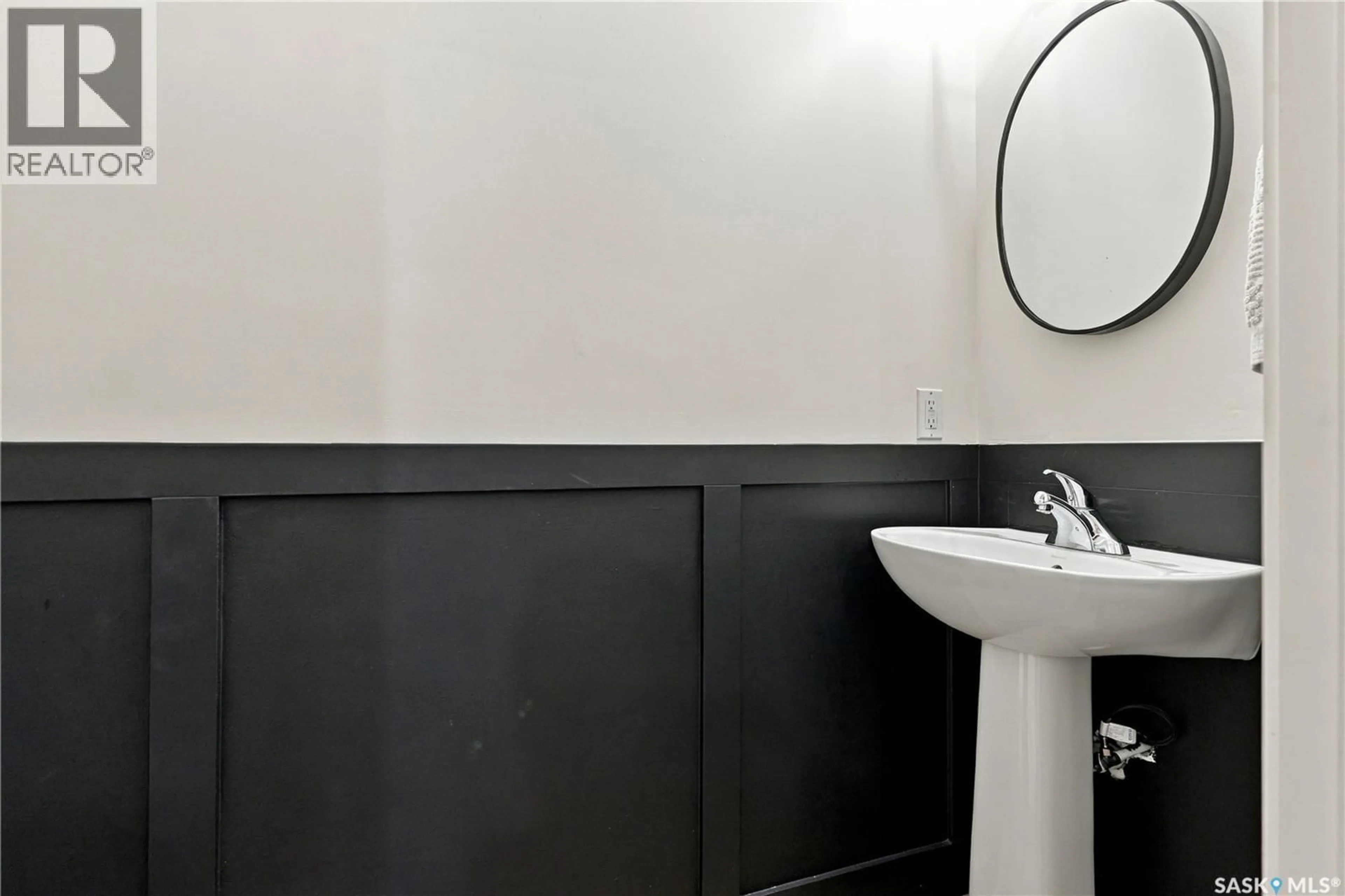 Standard bathroom, unknown for 425 - 25 LANGER PLACE, Warman Saskatchewan S0K4S1