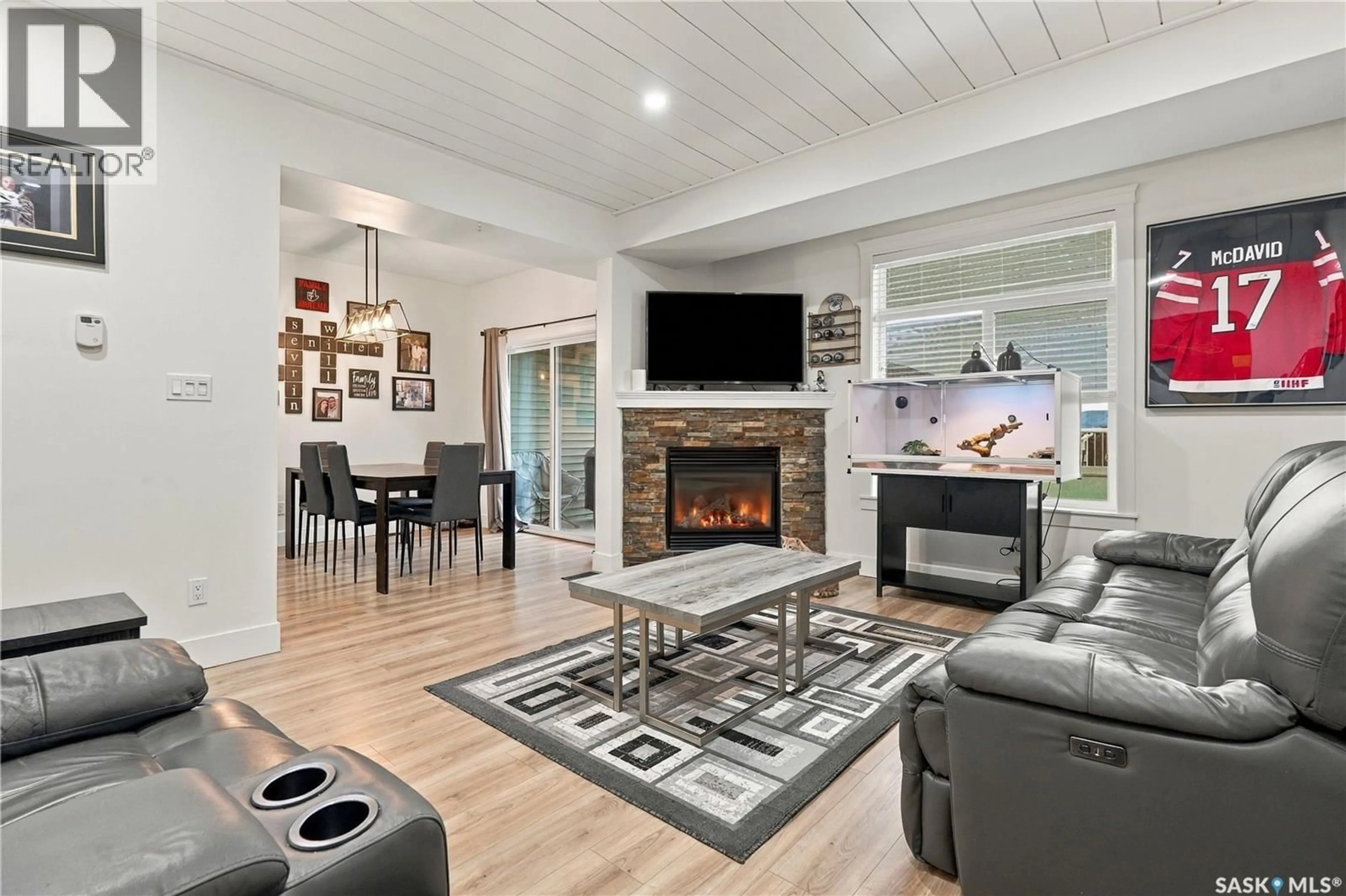 Living room with furniture, unknown for 425 - 25 LANGER PLACE, Warman Saskatchewan S0K4S1