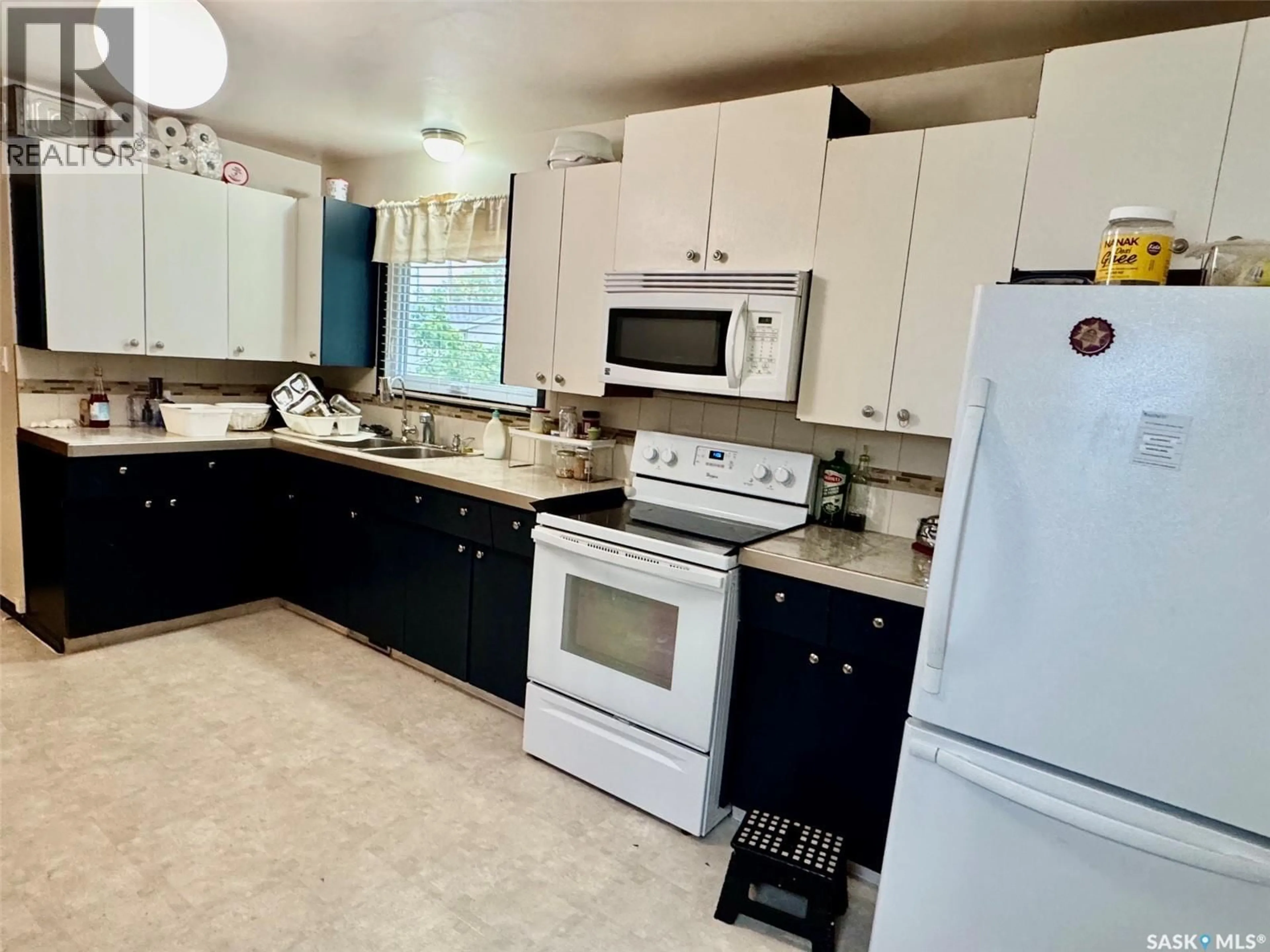 Standard kitchen, ceramic/tile floor for 611 6TH STREET, Humboldt Saskatchewan S0K2A0