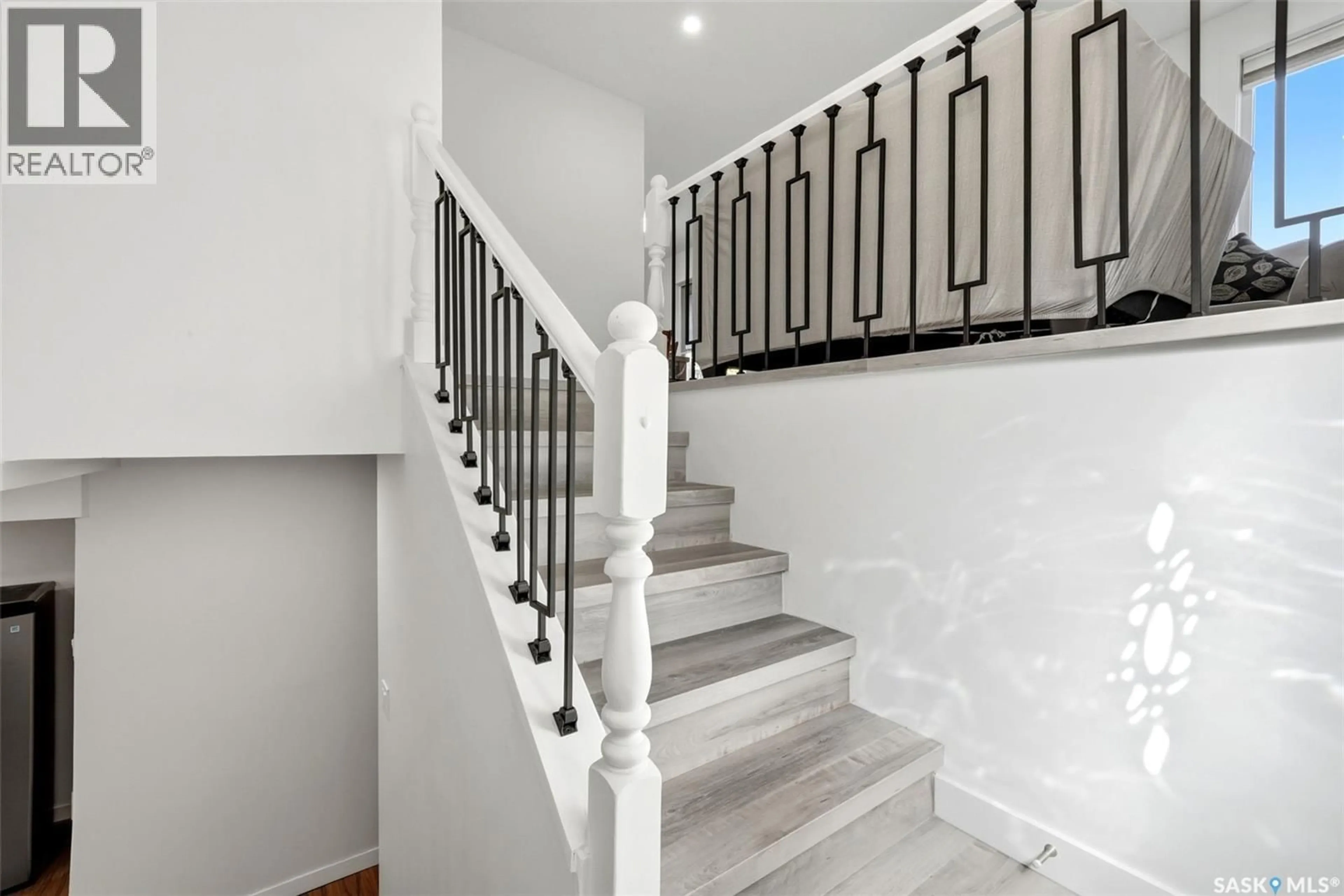 Stairs for 2715 CORBETT ROAD, Regina Saskatchewan S4R8J1