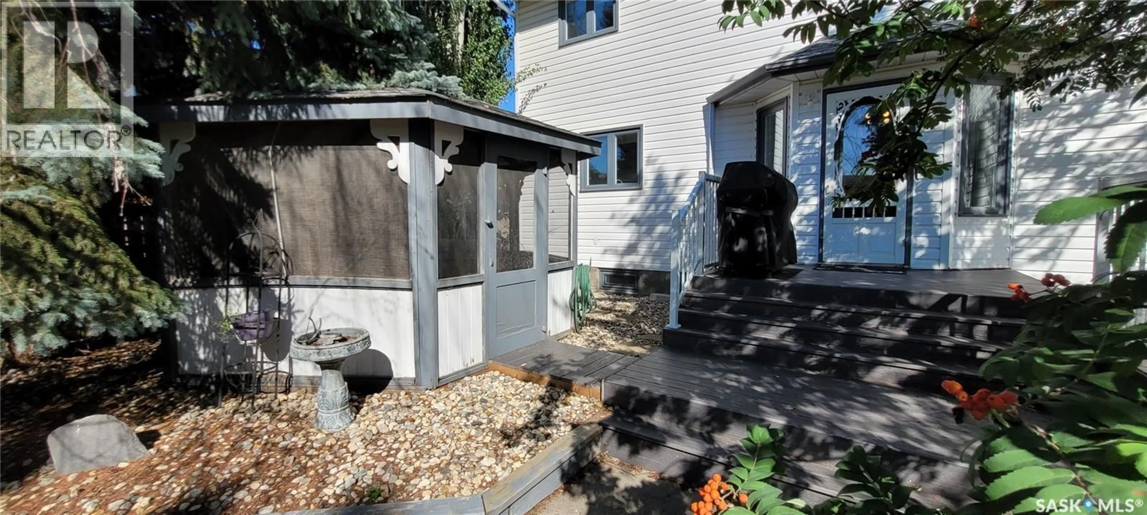 Patio, street for 707 EMMELINE COVE, Saskatoon Saskatchewan S7J3L8