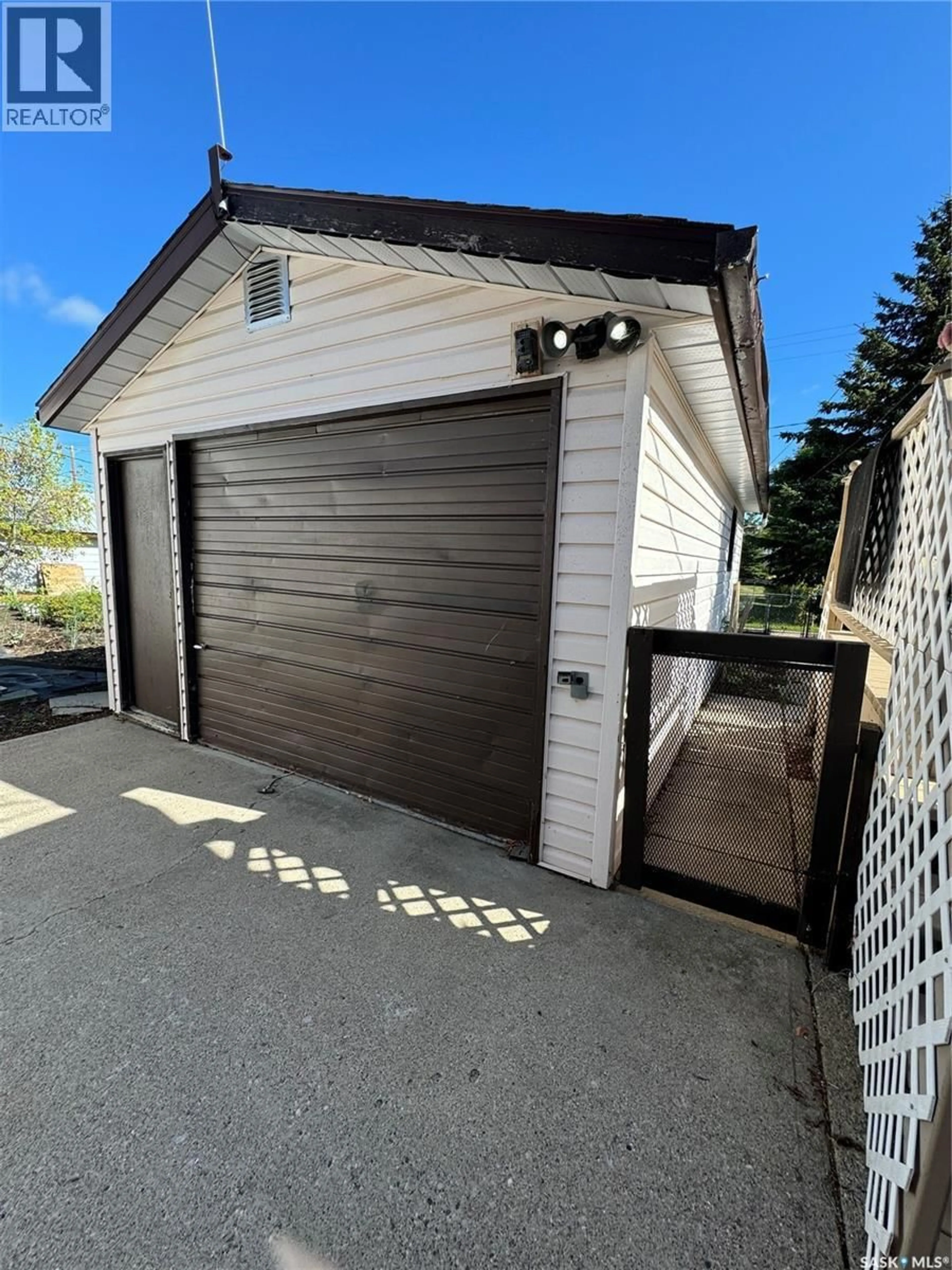 Indoor garage for 710 PRINCE STREET, Hudson Bay Saskatchewan S0E0Y0