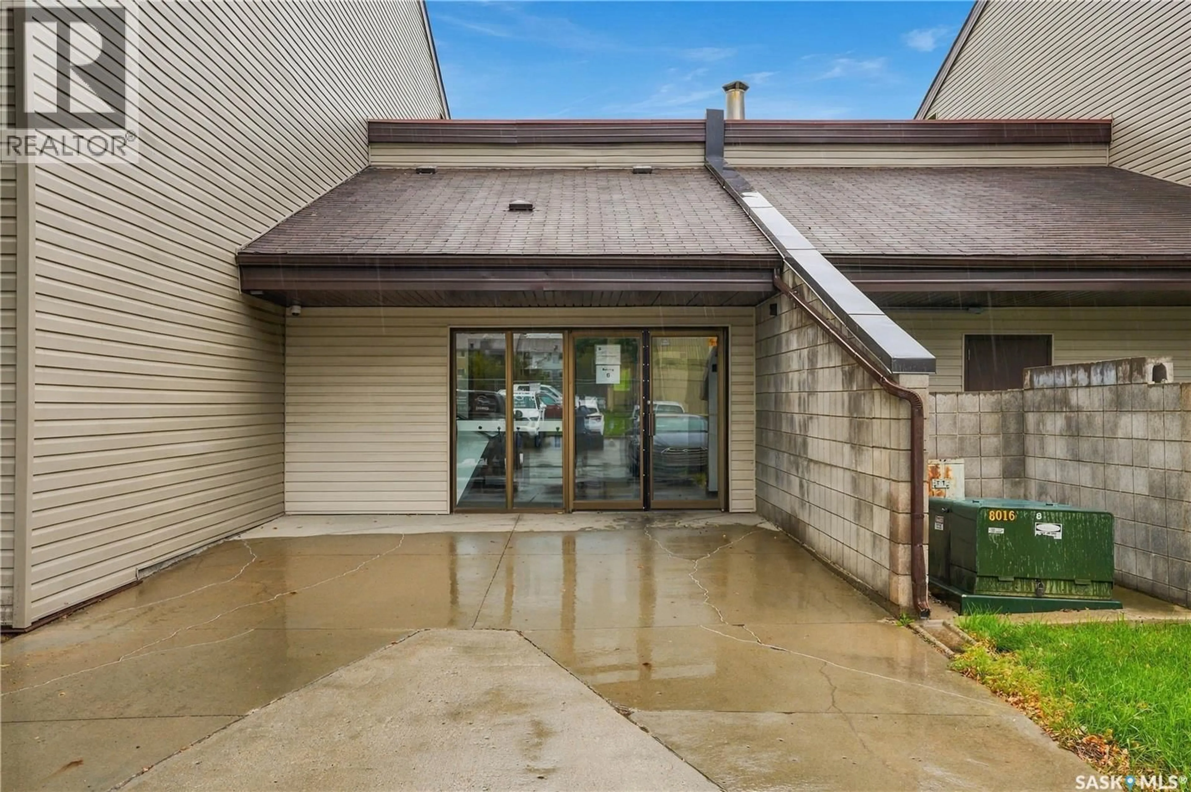Patio, street for B - 4040 8TH STREET, Saskatoon Saskatchewan S7H5L4